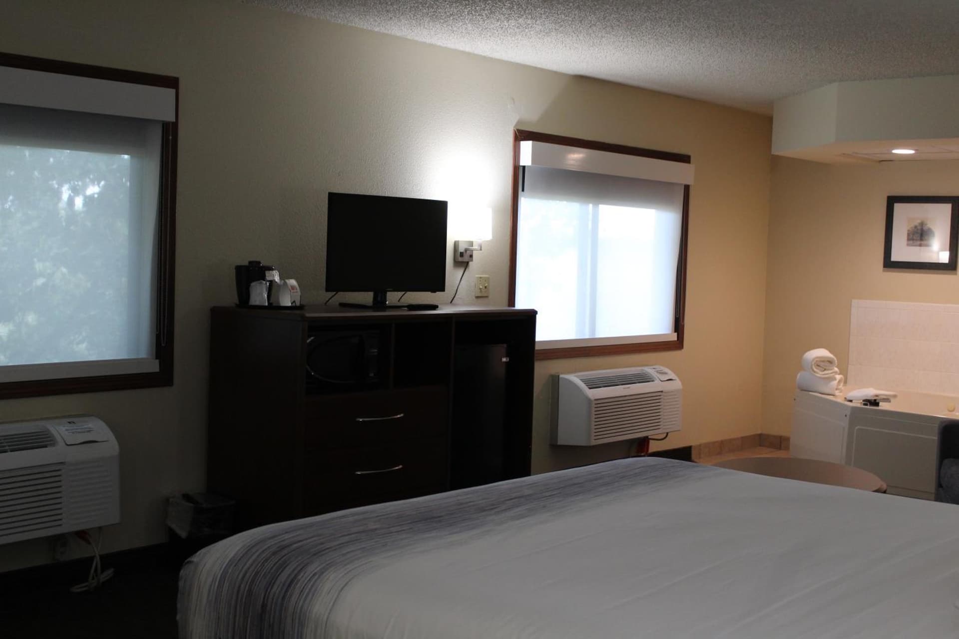 AmericInn by Wyndham Windsor Ft. Collins gallery photo in Fort Collins, CO — image 31