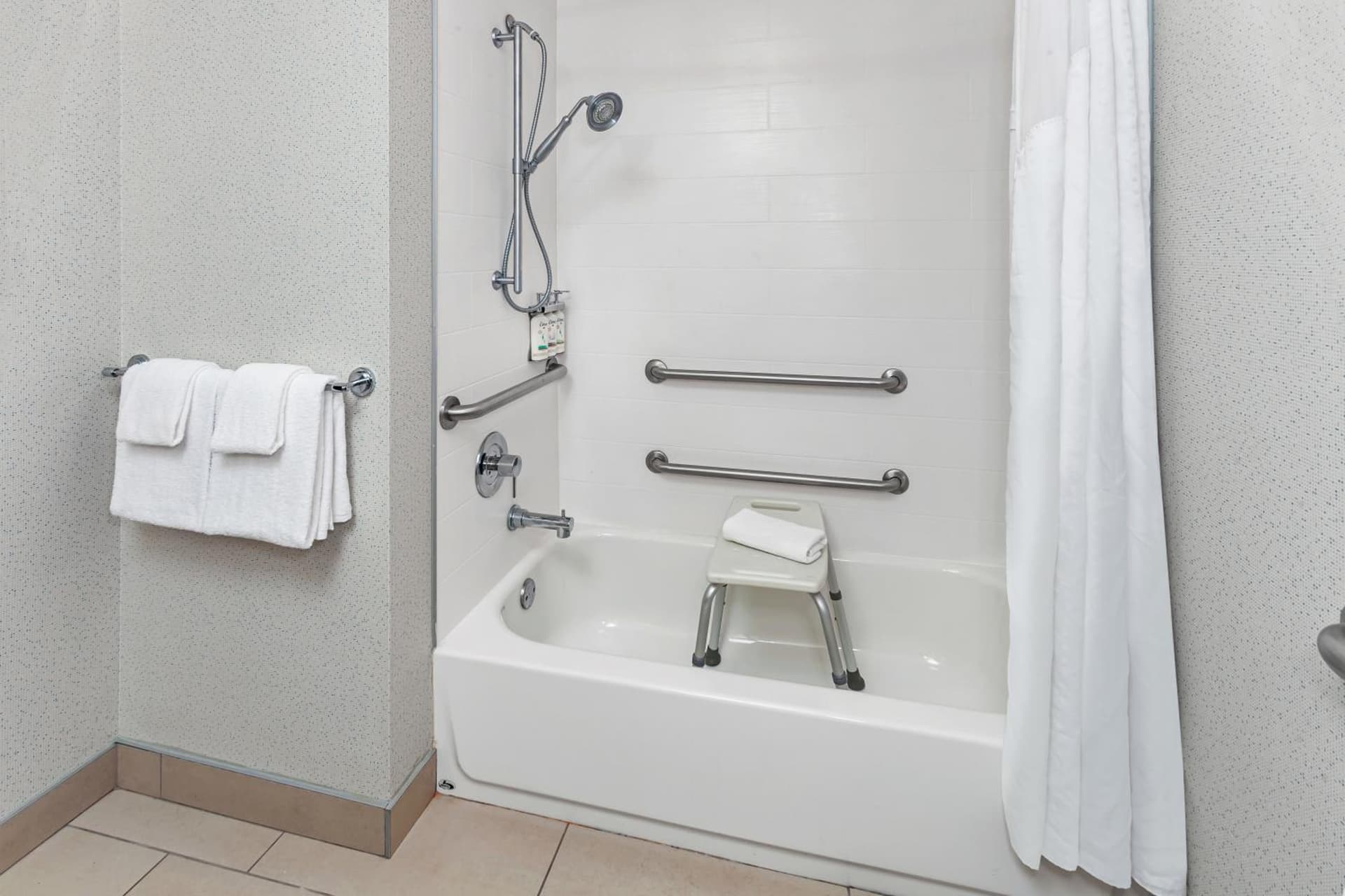 Holiday Inn Express Hotel & Suites Chicago South Lansing by IHG gallery photo in Lansing, IL — image 59