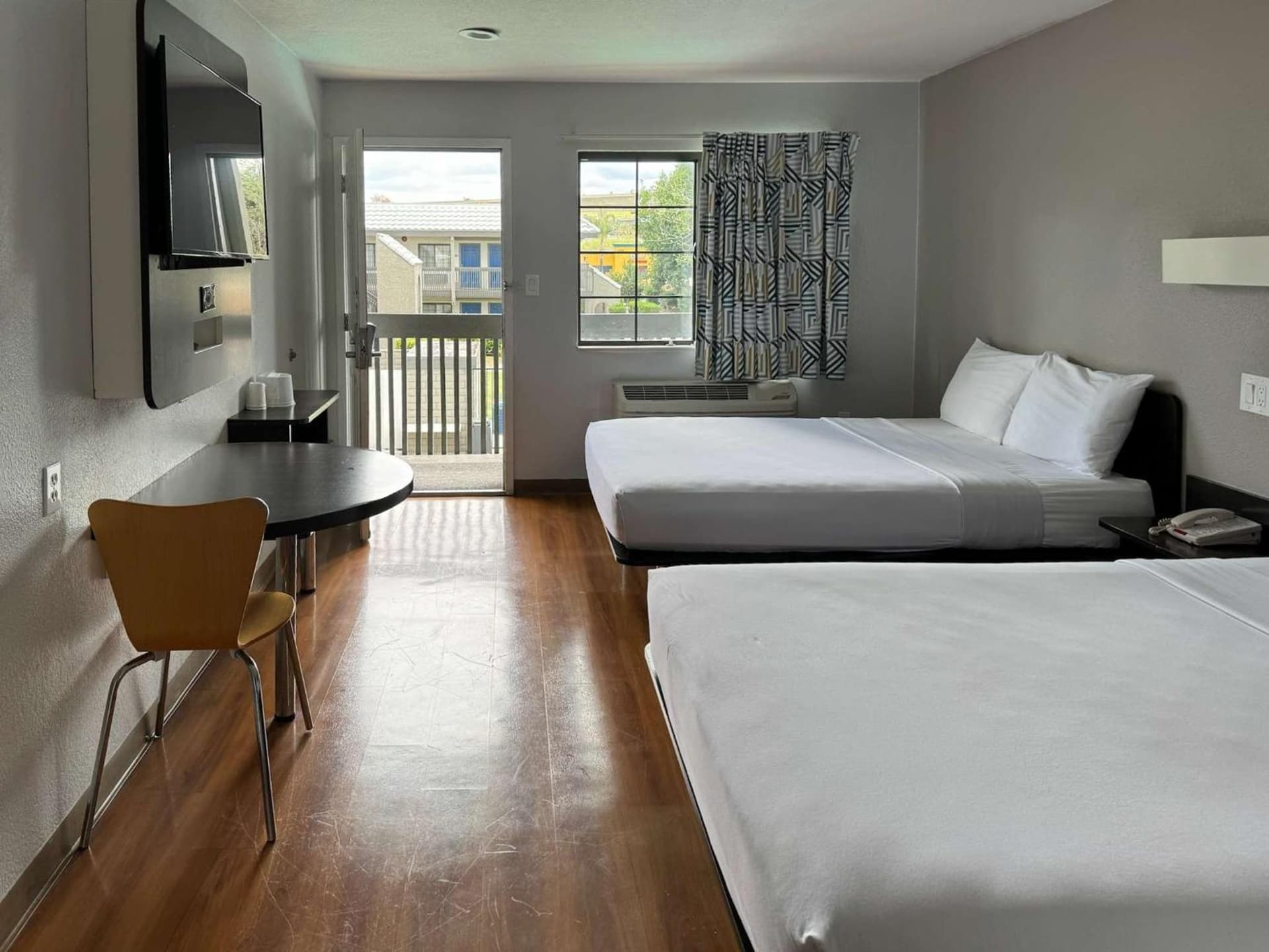 Motel 6-Pomona, CA - Los Angeles interior in Pomona, CA — gallery photo 2