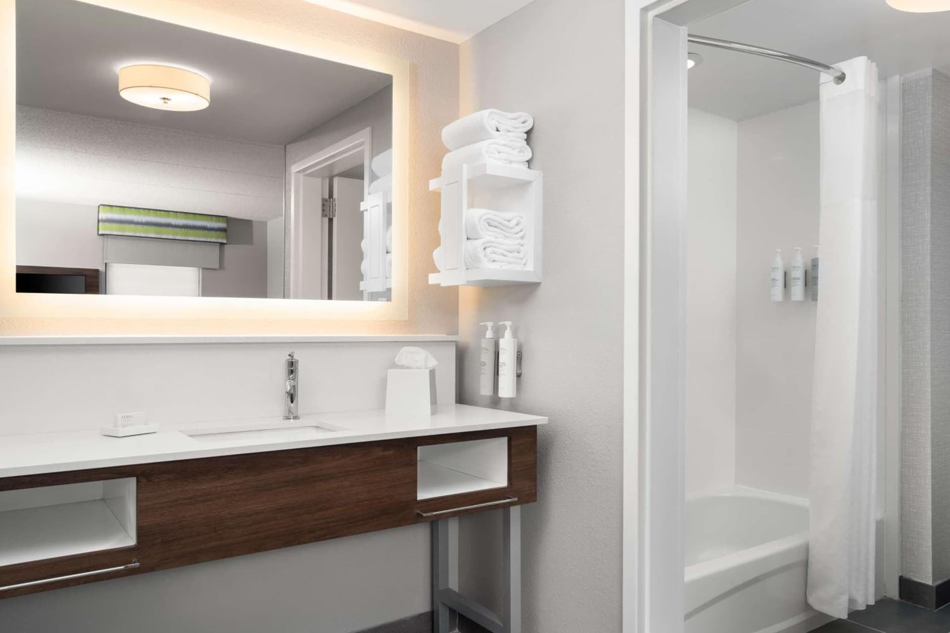 Hampton Inn Spring Lake Fayetteville gallery photo in Spring Lake, NC — image 12