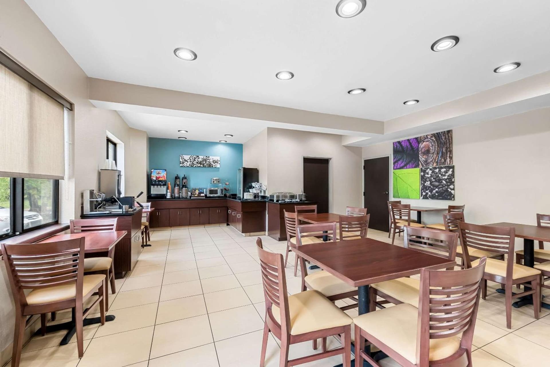 Sleep Inn & Suites Kingsport TriCities Airport interior in Kingsport, TN — gallery photo 2