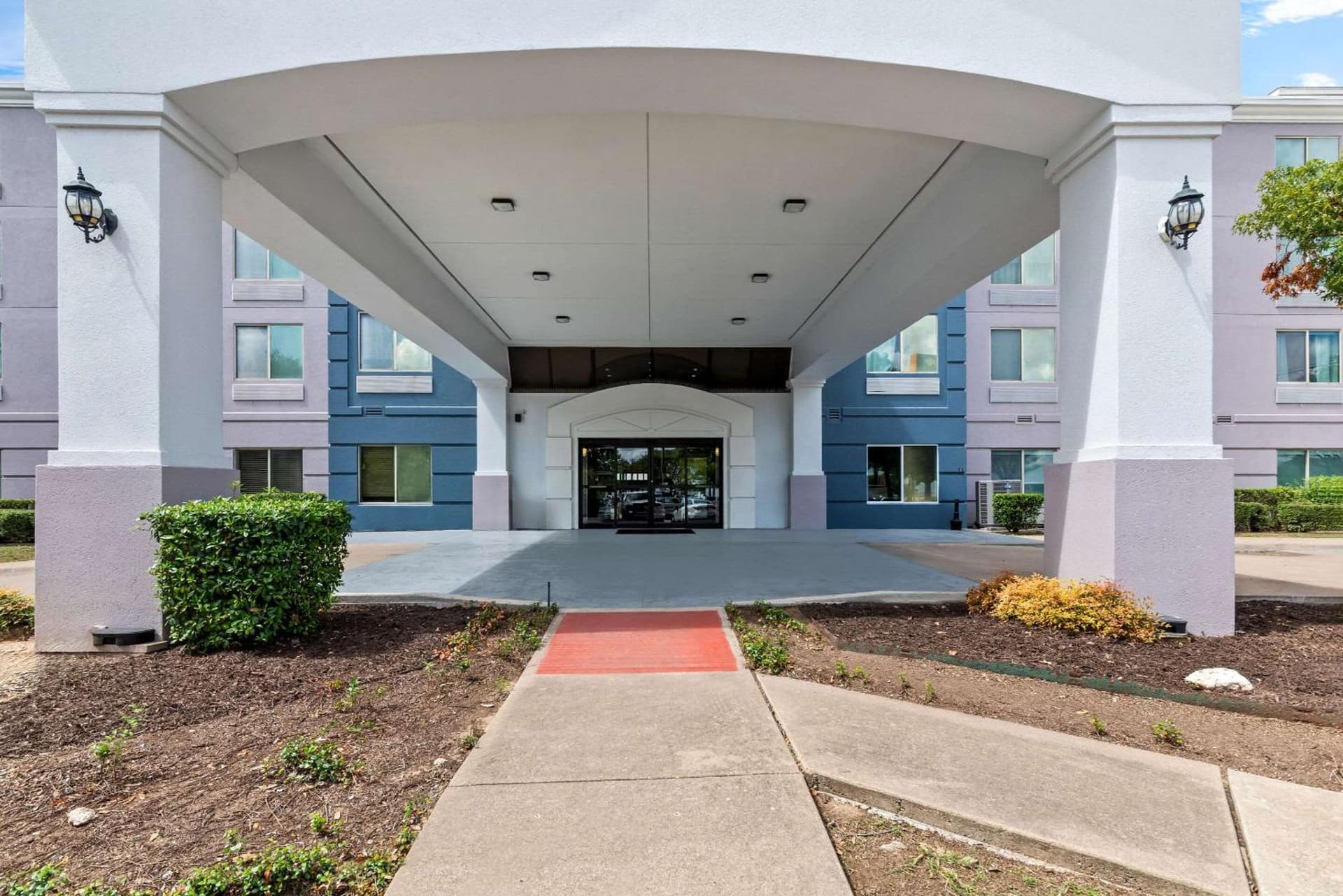 Comfort Suites Austin Airport interior in Austin, TX — gallery photo 2