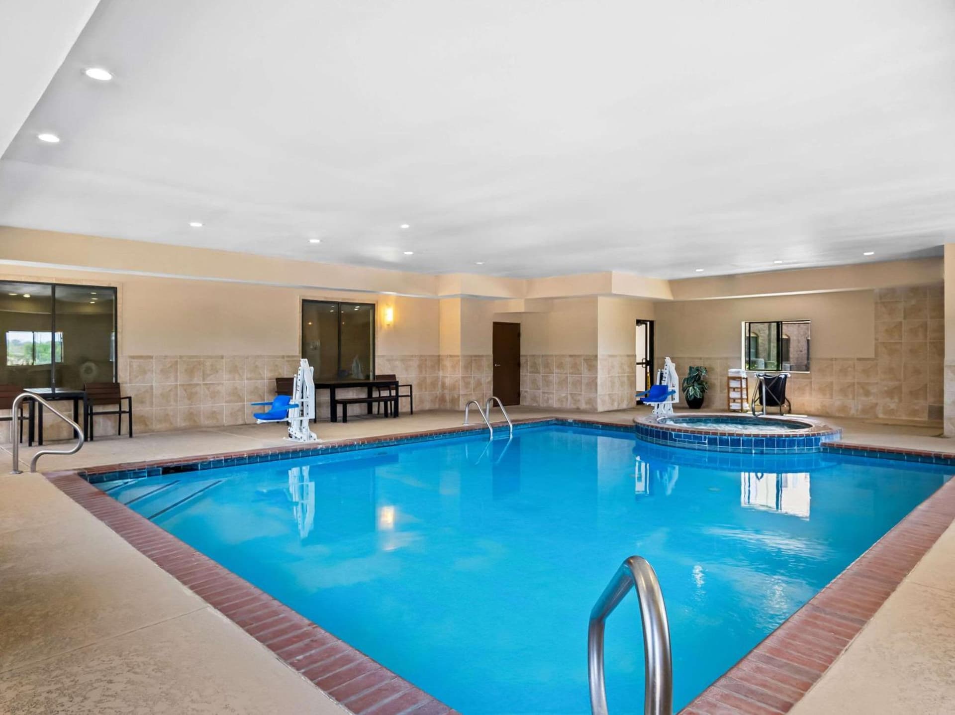 Comfort Suites Lindale - Tyler North property views in Lindale, TX — gallery photo 3