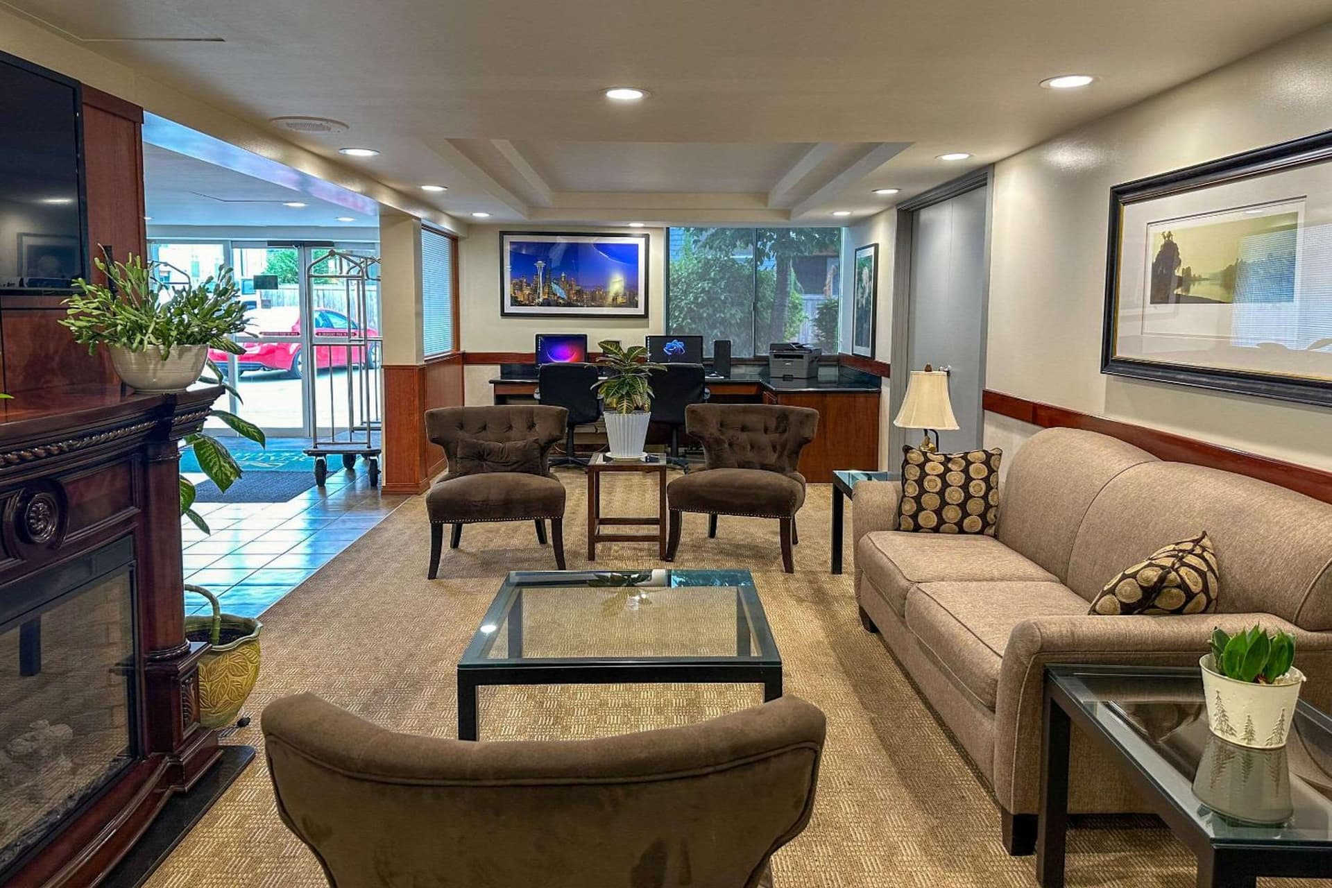 Quality Inn & Suites Everett property views in Everett, WA — gallery photo 3