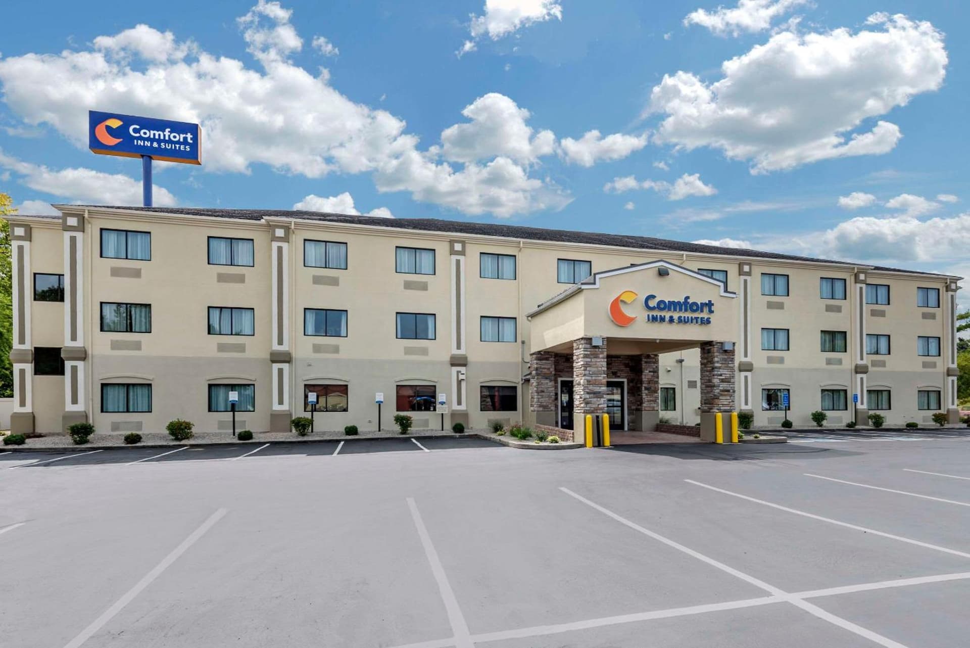 Comfort Inn & Suites Middletown - Franklin featured exterior or lobby in Middletown, OH — similar hotel