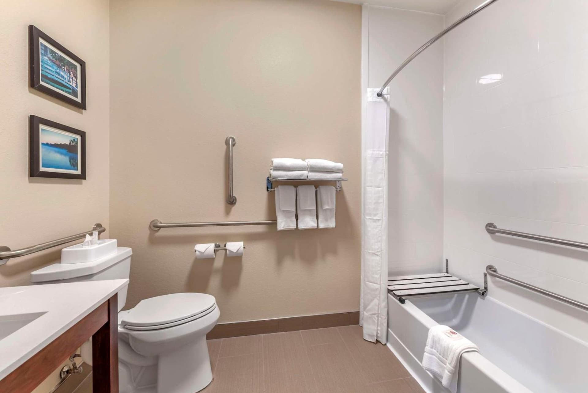 Comfort Inn & Suites Middletown - Franklin gallery photo in Middletown, OH — image 36