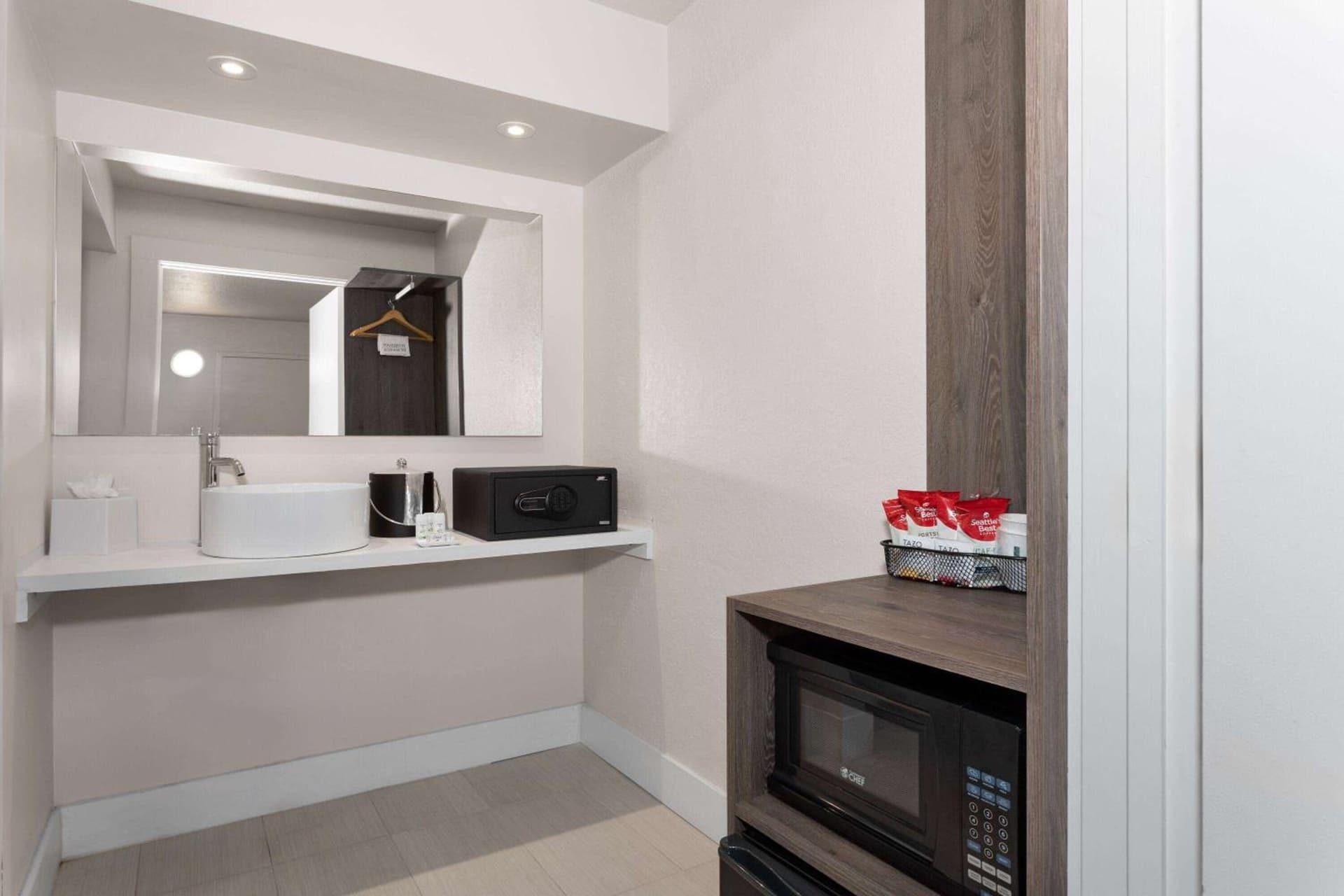 Travelodge by Wyndham Orlando Lake Buena Vista South gallery photo in Kissimmee, FL — image 35