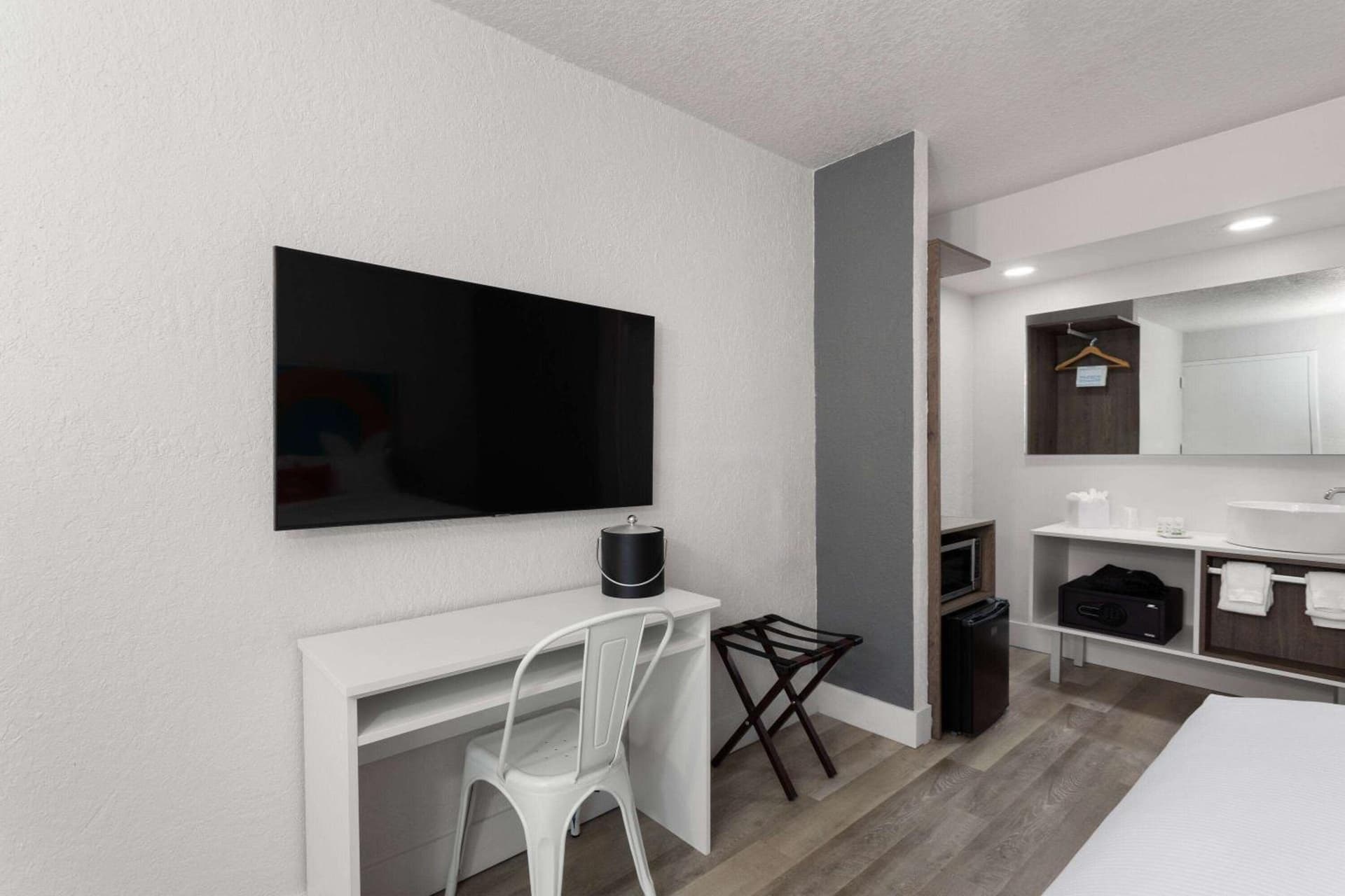 Travelodge by Wyndham Orlando Lake Buena Vista South gallery photo in Kissimmee, FL — image 37