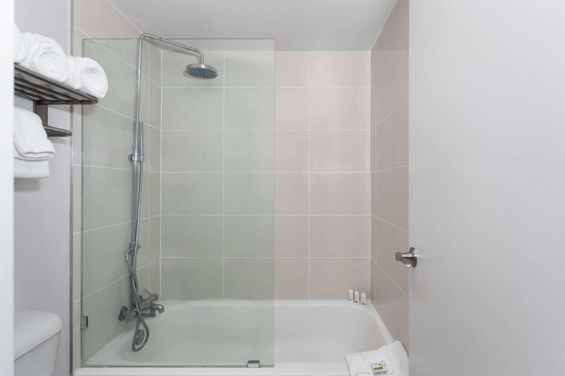 Travelodge by Wyndham Orlando Lake Buena Vista South gallery photo in Kissimmee, FL — image 9