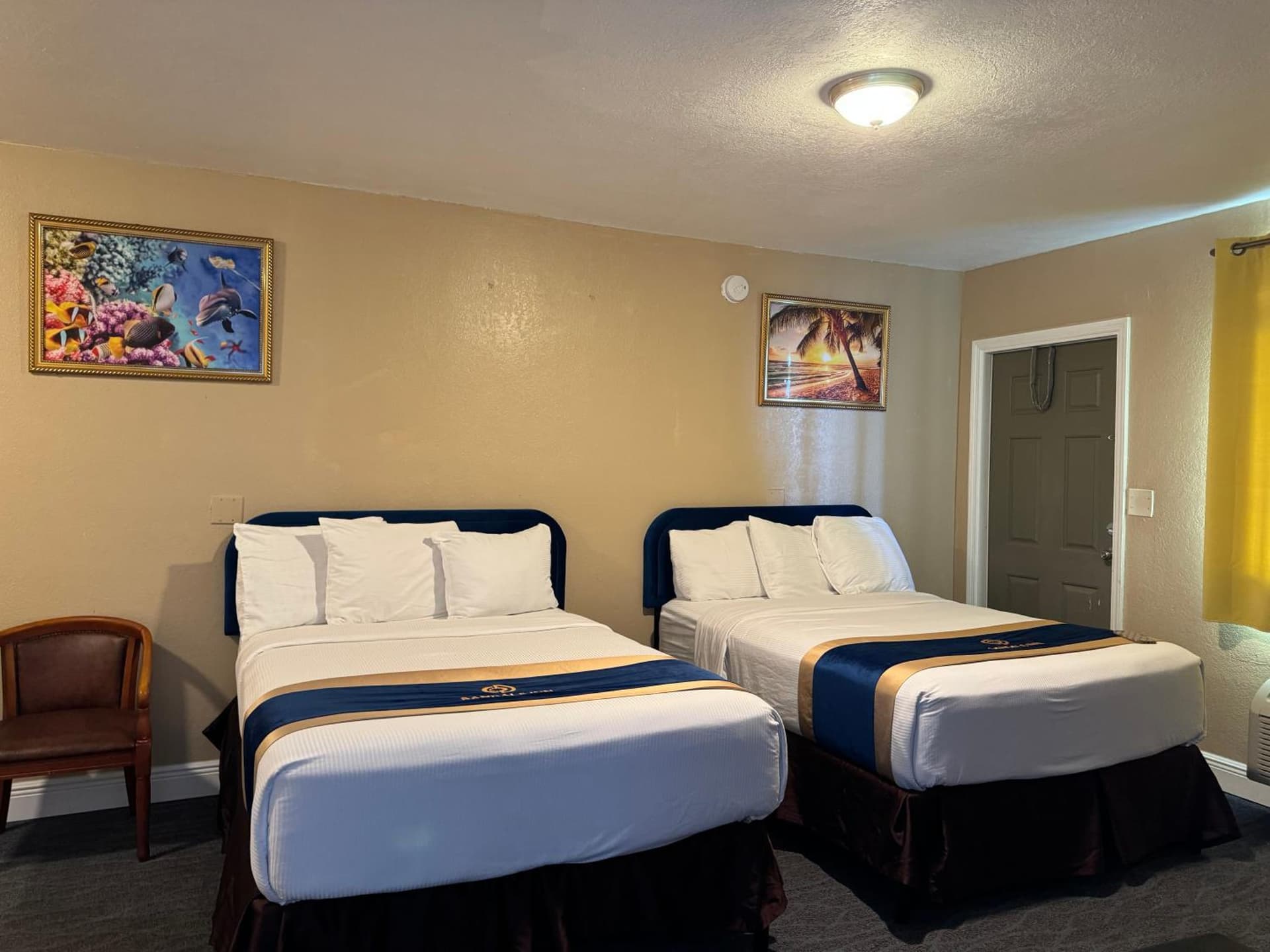 Sandals Inn interior in Daytona Beach, FL — gallery photo 2