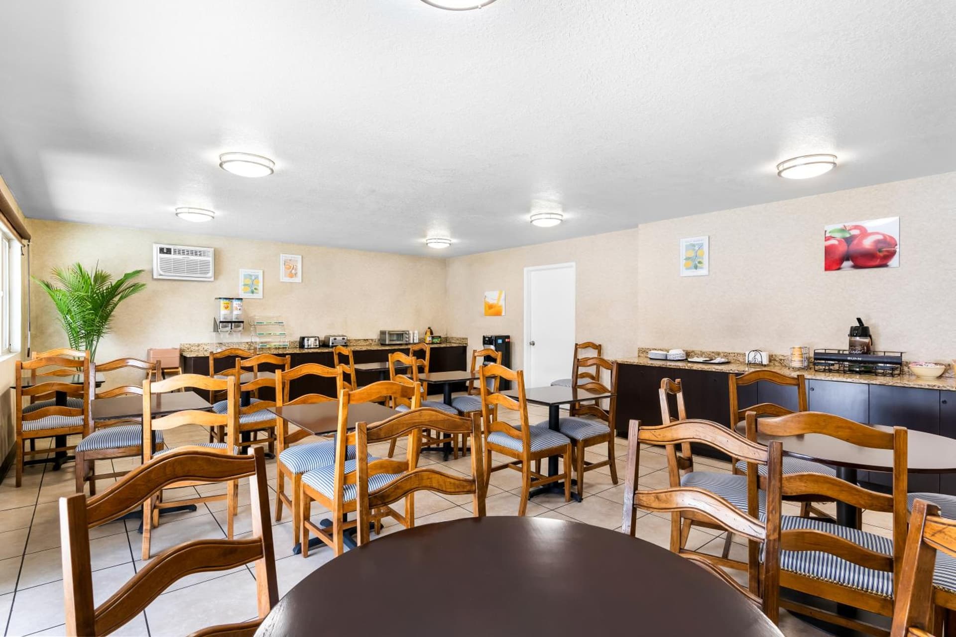 Americas Best Value Inn Yakima gallery photo in Union Gap, WA — image 23