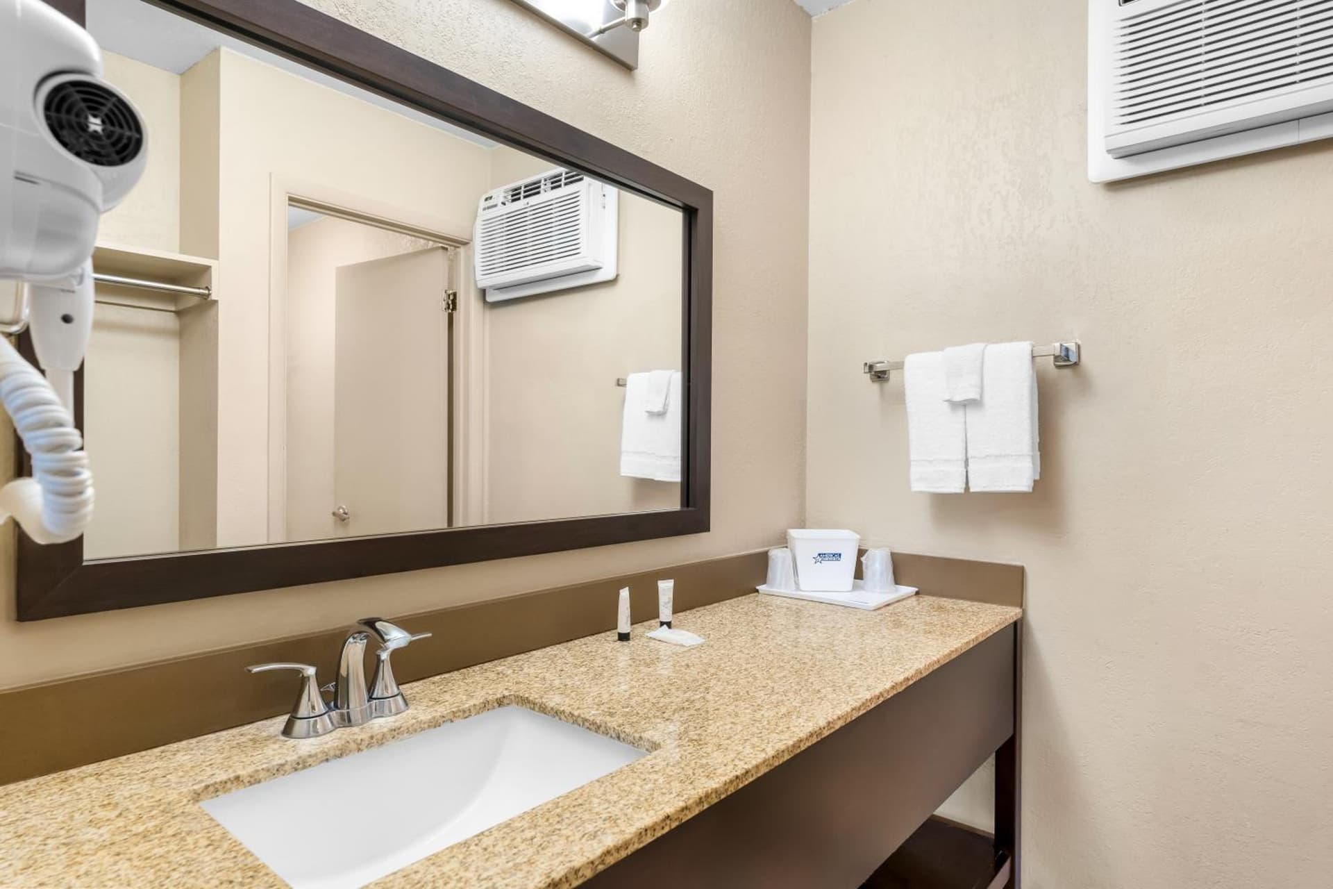 Americas Best Value Inn Yakima interior in Union Gap, WA — gallery photo 2