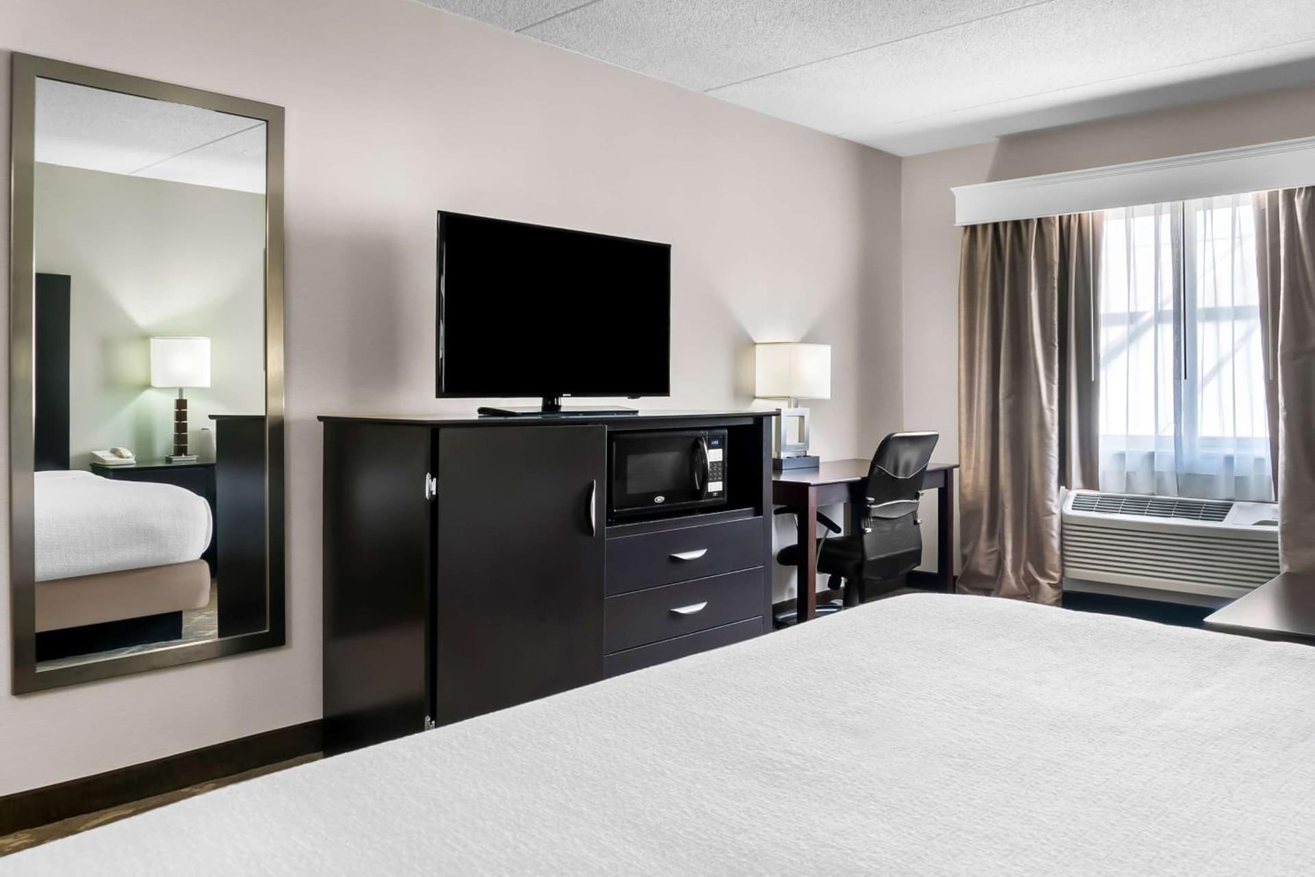 Best Western Okemos/East Lansing Hotel & Suites property views in Okemos, MI — gallery photo 3