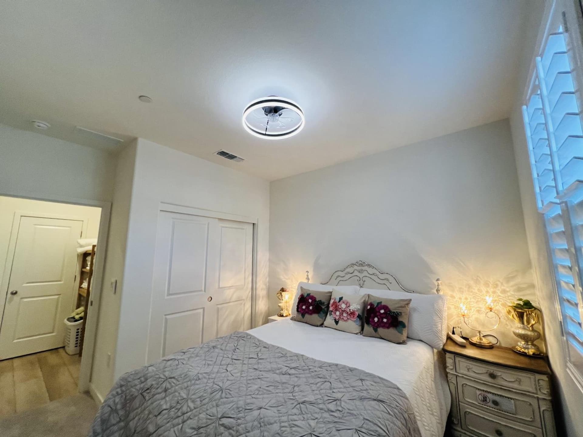 Beautiful Queen Bedroom with WiFi in Elk Grove gallery photo in Elk Grove, CA — image 5