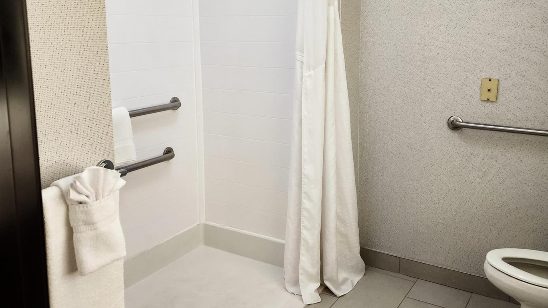 Holiday Inn Express Hotel & Suites Chicago South Lansing by IHG gallery photo in Lansing, IL — image 58