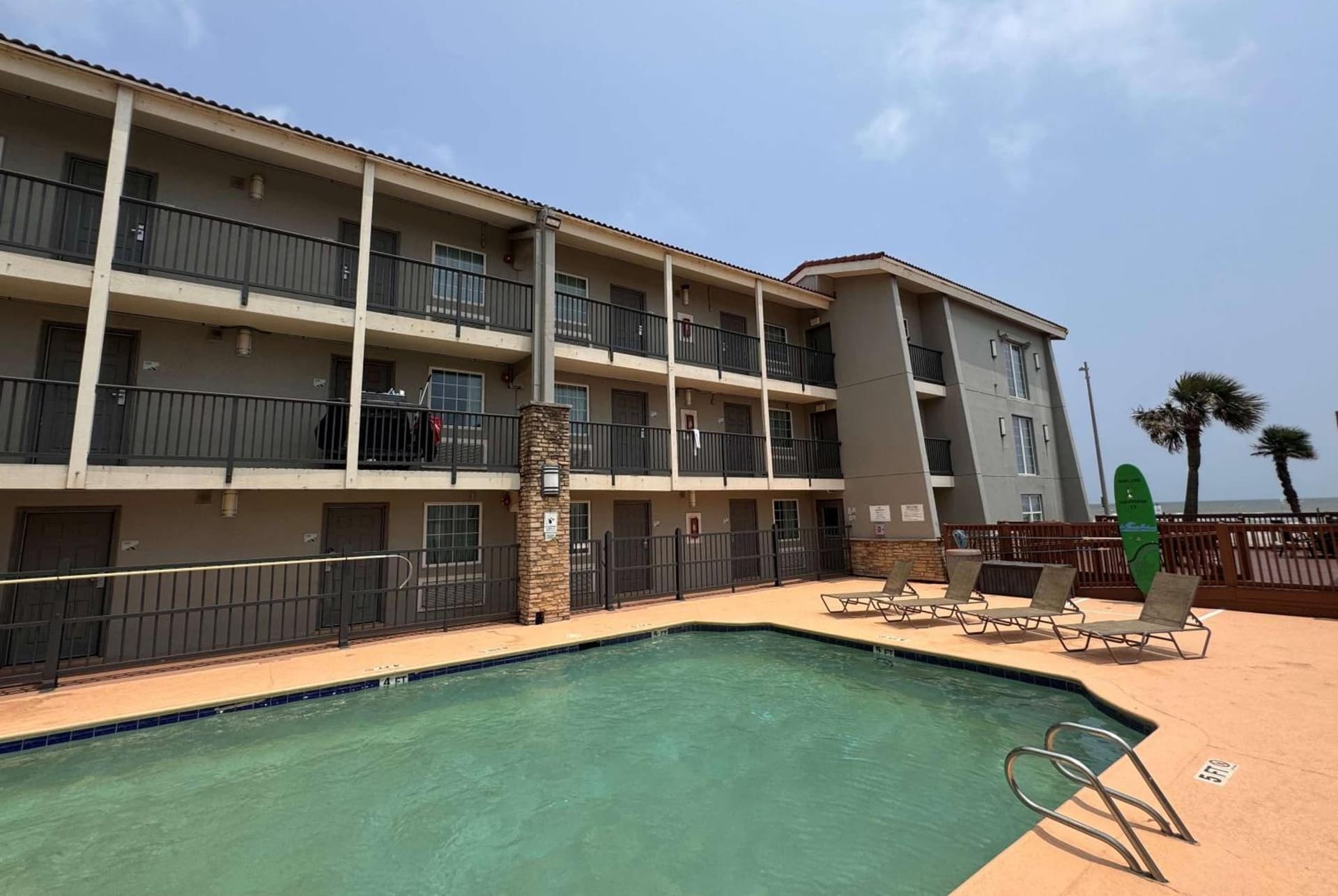 Wingate by Wyndham Galveston Beachfront at the Seawall gallery photo in Galveston, TX — image 8