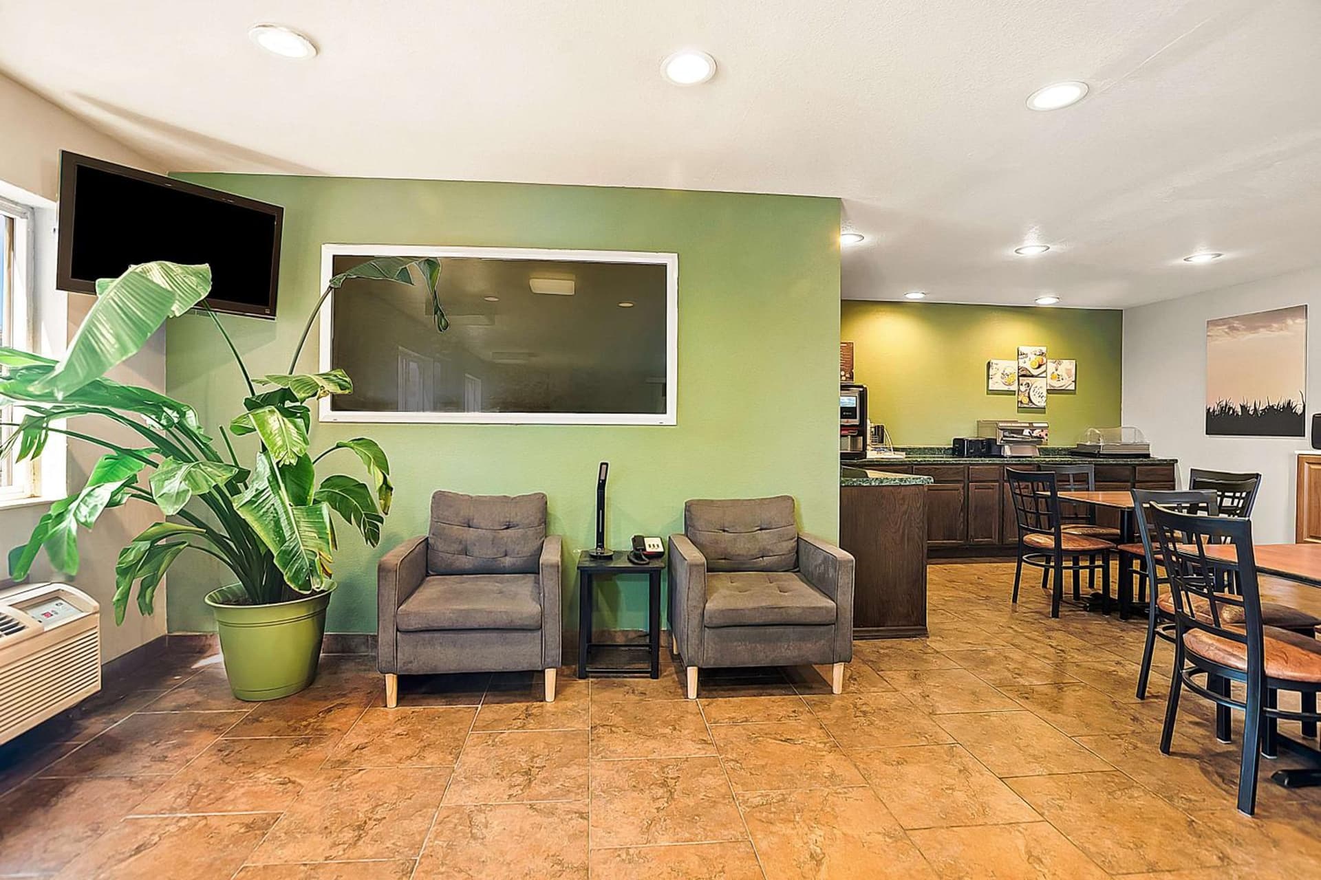 SureStay Plus Hotel by Best Western Bettendorf property views in Bettendorf, IA — gallery photo 3