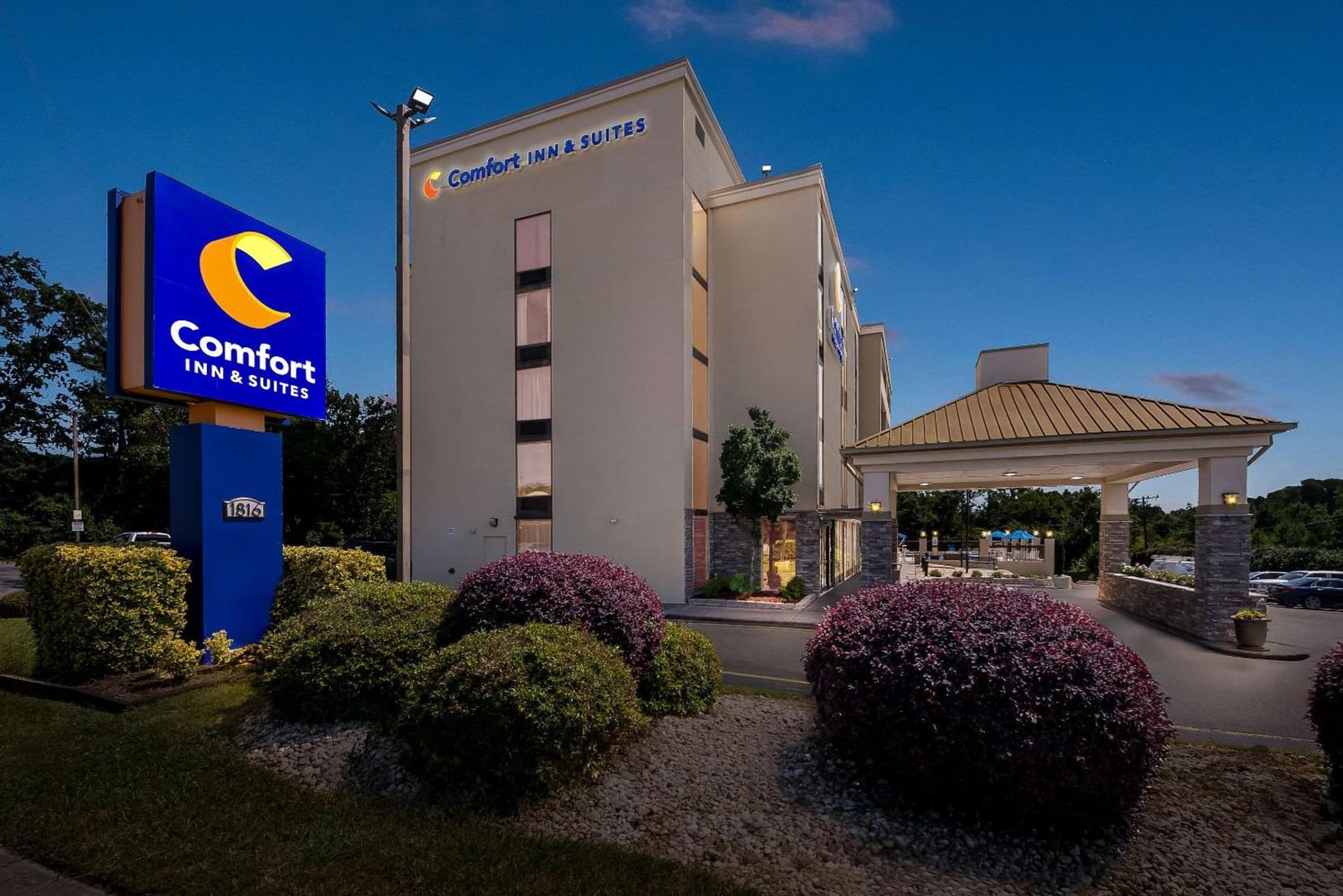 Comfort Inn & Suites Durham near Duke University property views in Durham, NC — gallery photo 3