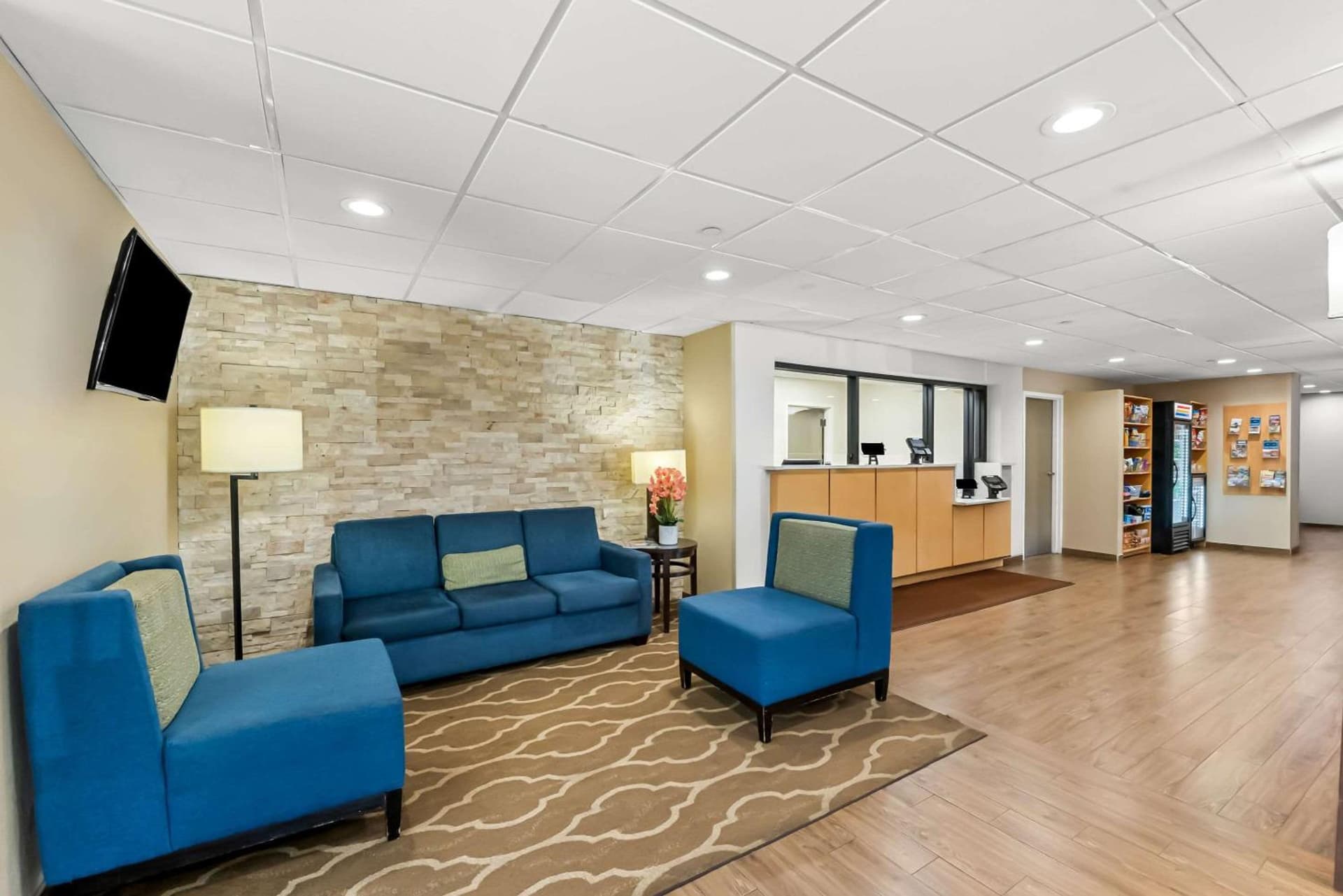 Comfort Inn & Suites Durham near Duke University property views in Durham, NC — gallery photo 3