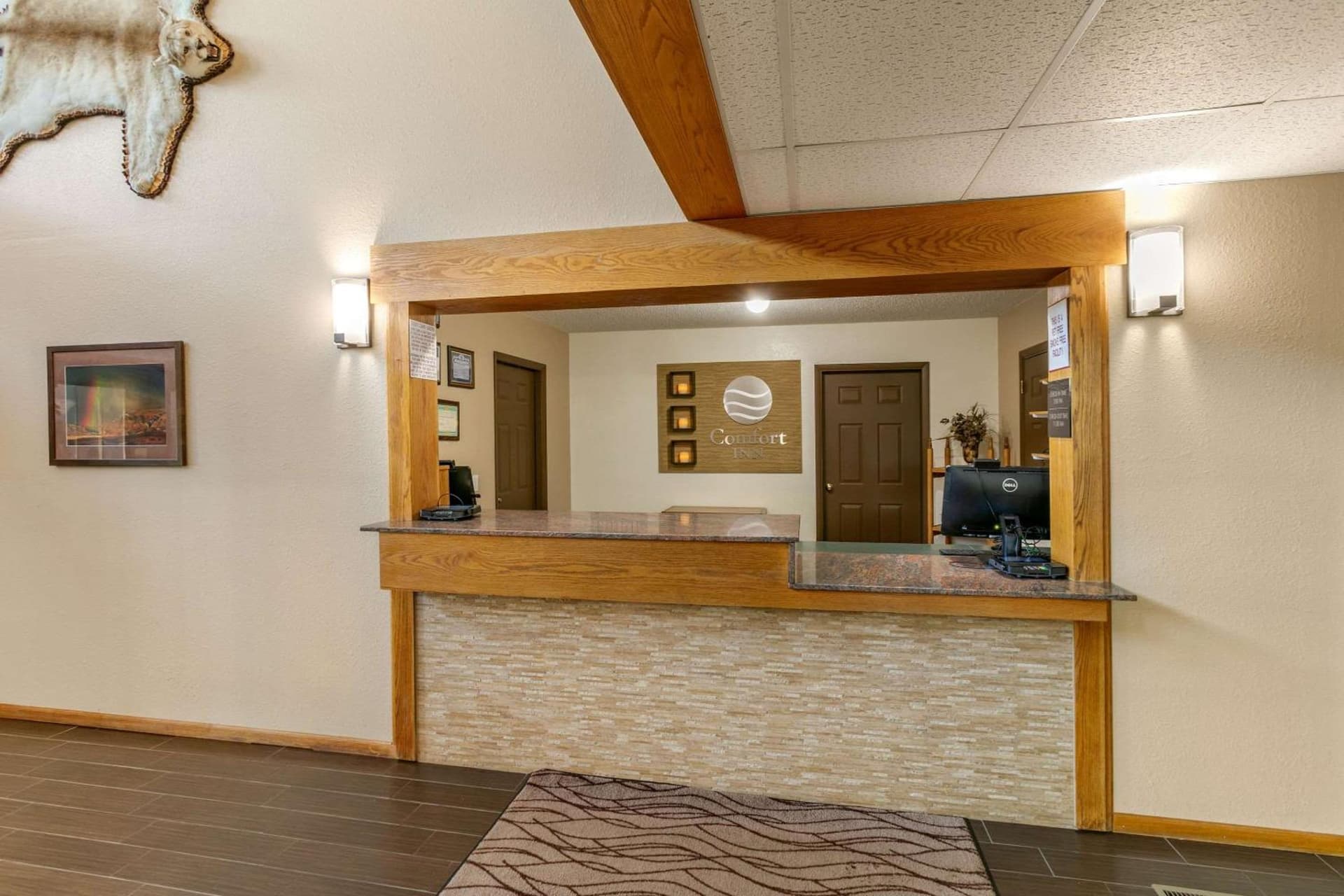 Comfort Inn Worland Hwy 16 to Yellowstone interior in Worland, WY — gallery photo 2