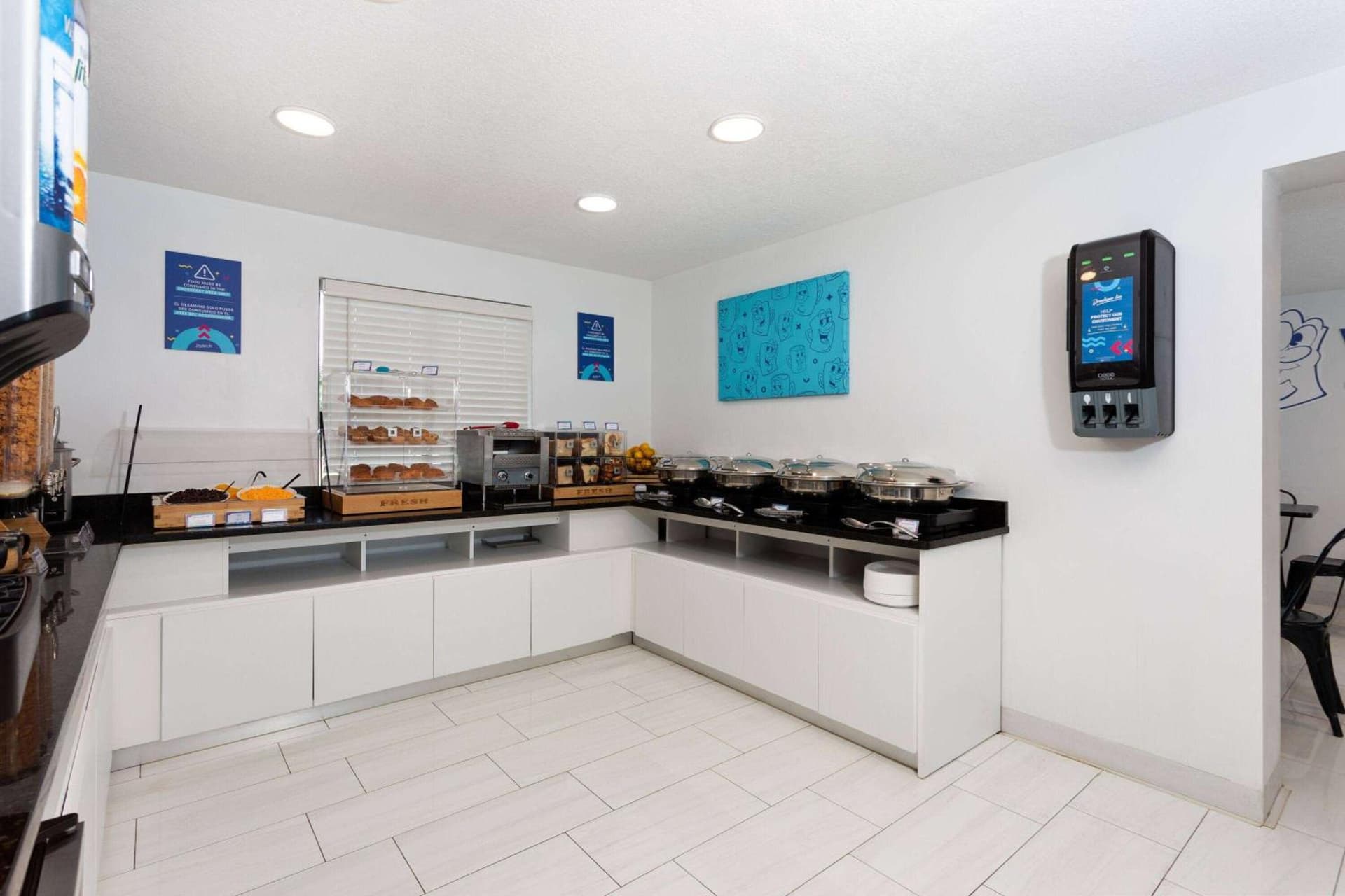 Howard Johnson by Wyndham Orlando Lake Buena Vista South property views in Kissimmee, FL — gallery photo 3