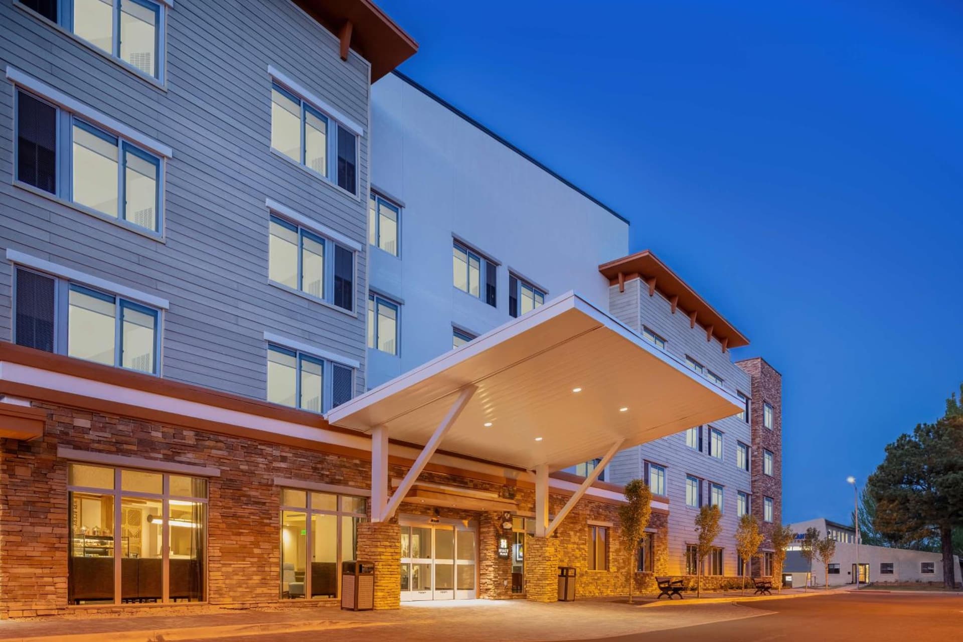Hyatt Place Flagstaff interior in Flagstaff, AZ — gallery photo 2