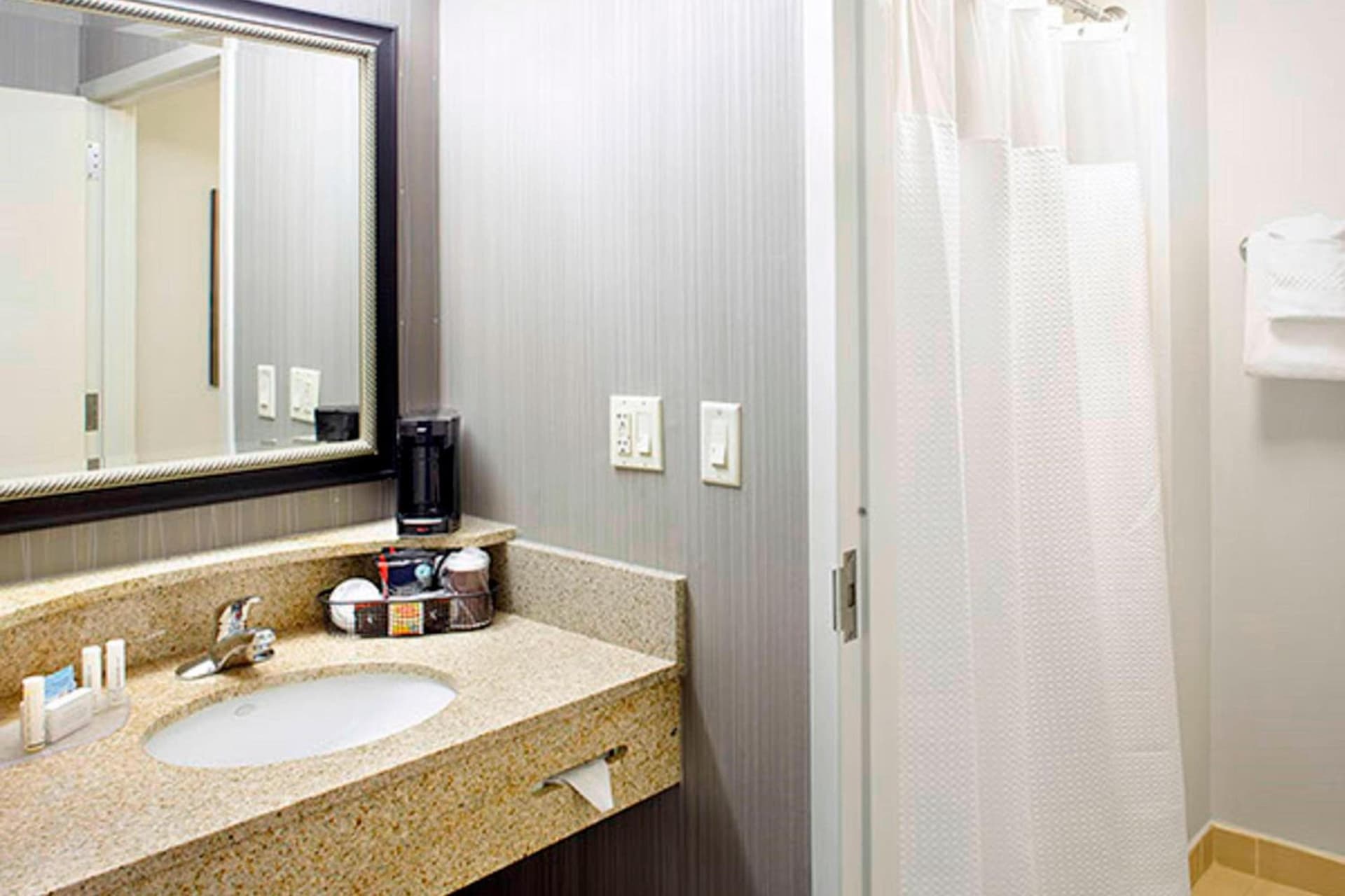 Courtyard by Marriott Akron Stow gallery photo in Stow, OH — image 10