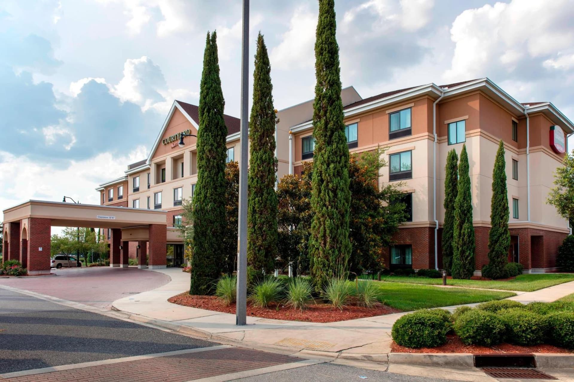 Courtyard by Marriott Jacksonville I-295/East Beltway interior in Jacksonville, FL — gallery photo 2