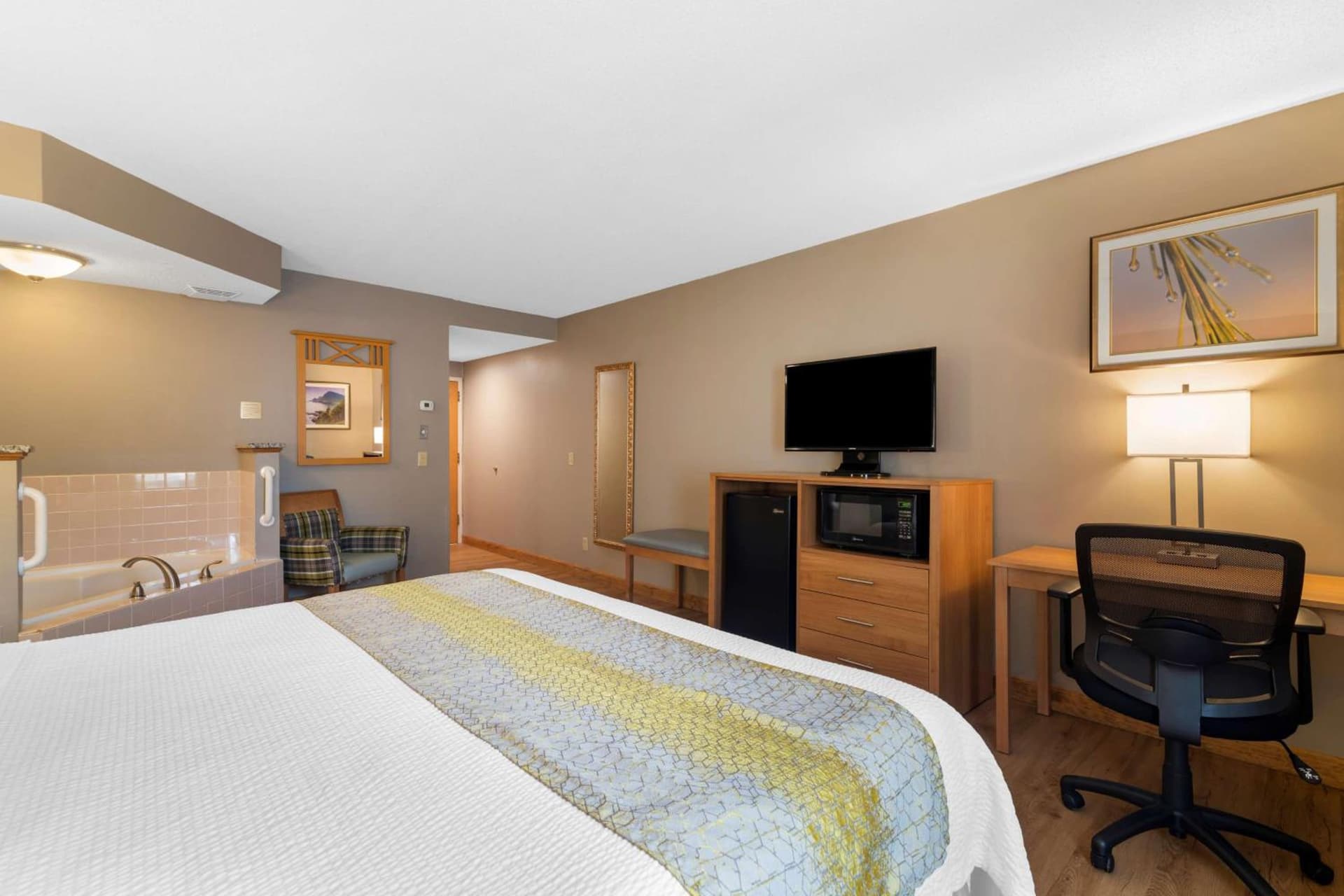 Best Western PLUS Executive Court Inn & Conference Center property views in Manchester, NH — gallery photo 3