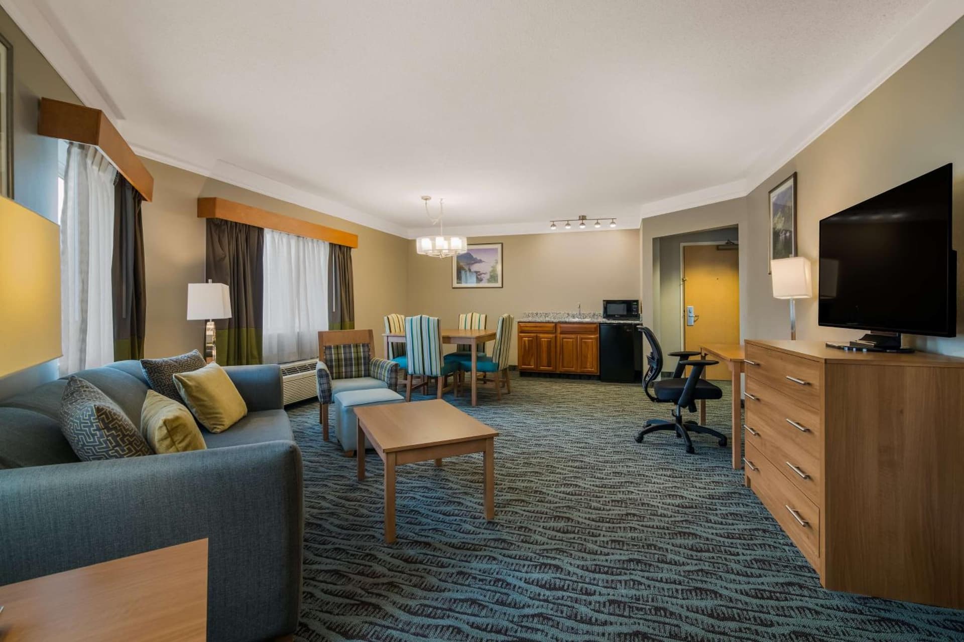 Best Western PLUS Executive Court Inn & Conference Center gallery photo in Manchester, NH — image 27