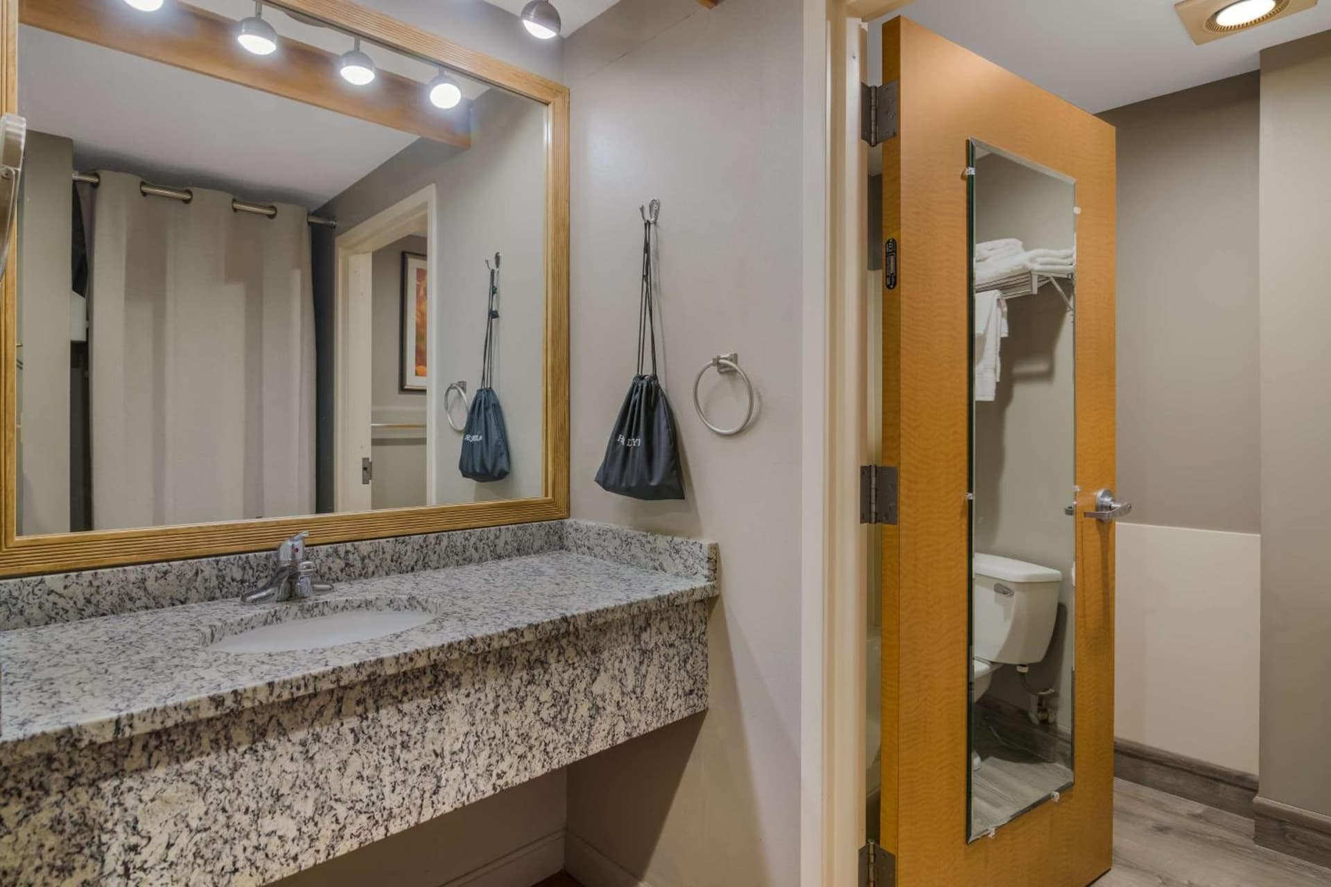 Best Western PLUS Executive Court Inn & Conference Center gallery photo in Manchester, NH — image 55