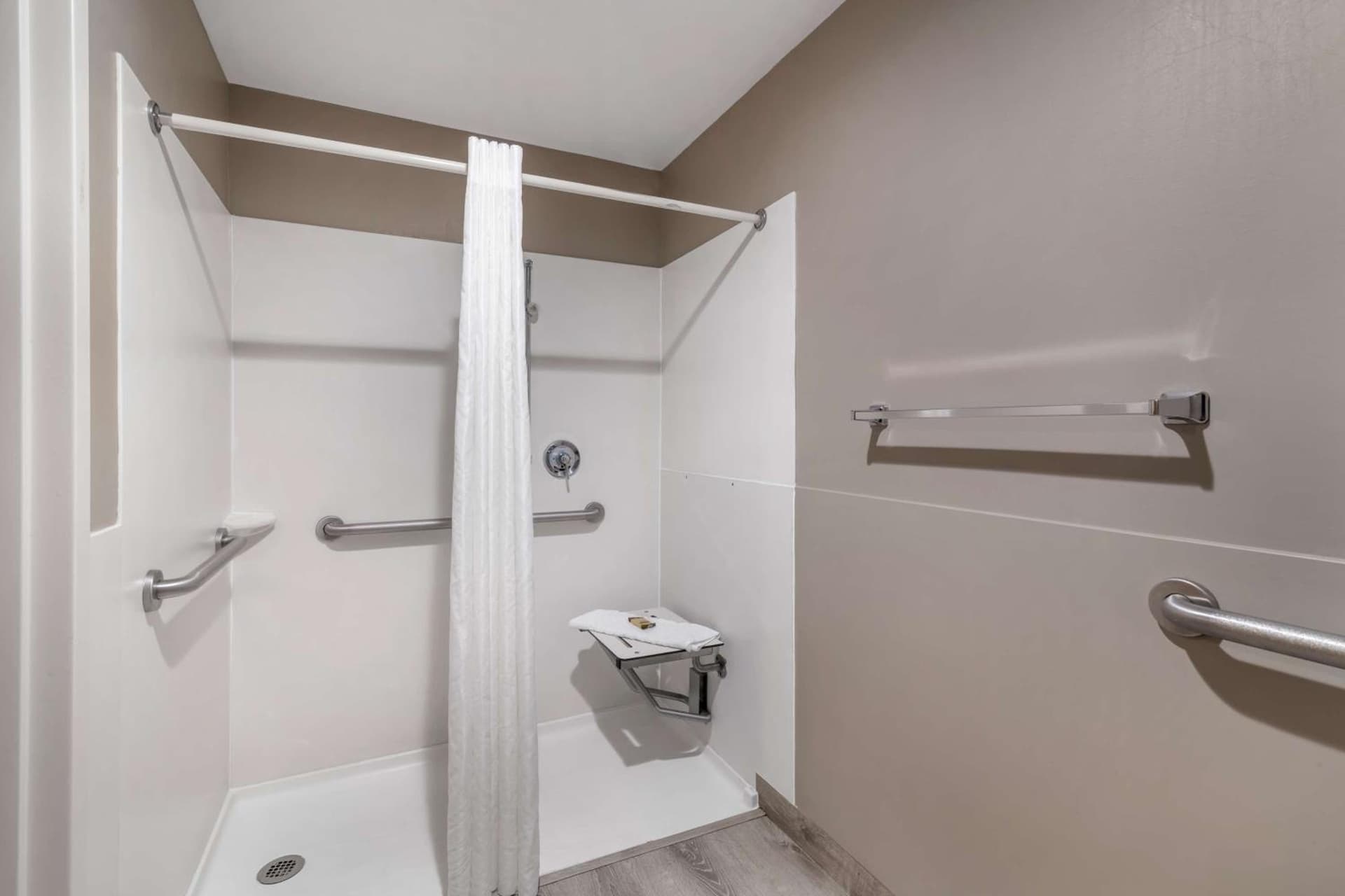 Best Western PLUS Executive Court Inn & Conference Center gallery photo in Manchester, NH — image 52