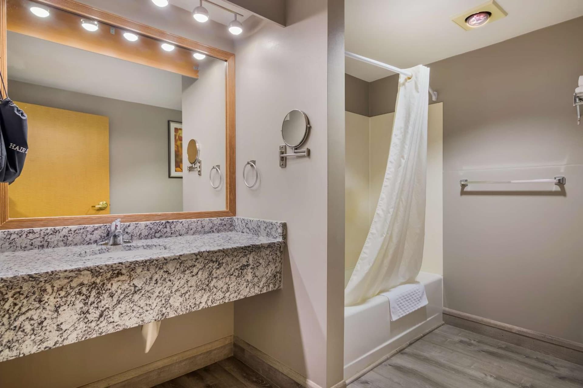 Best Western PLUS Executive Court Inn & Conference Center gallery photo in Manchester, NH — image 44