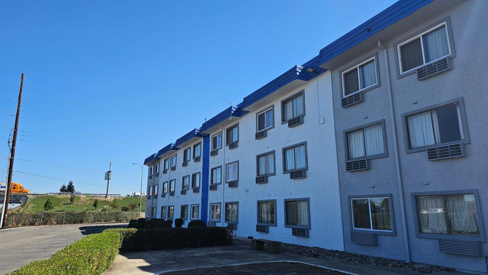 MetroParc 'nSuites property views in Stockton, CA — gallery photo 3