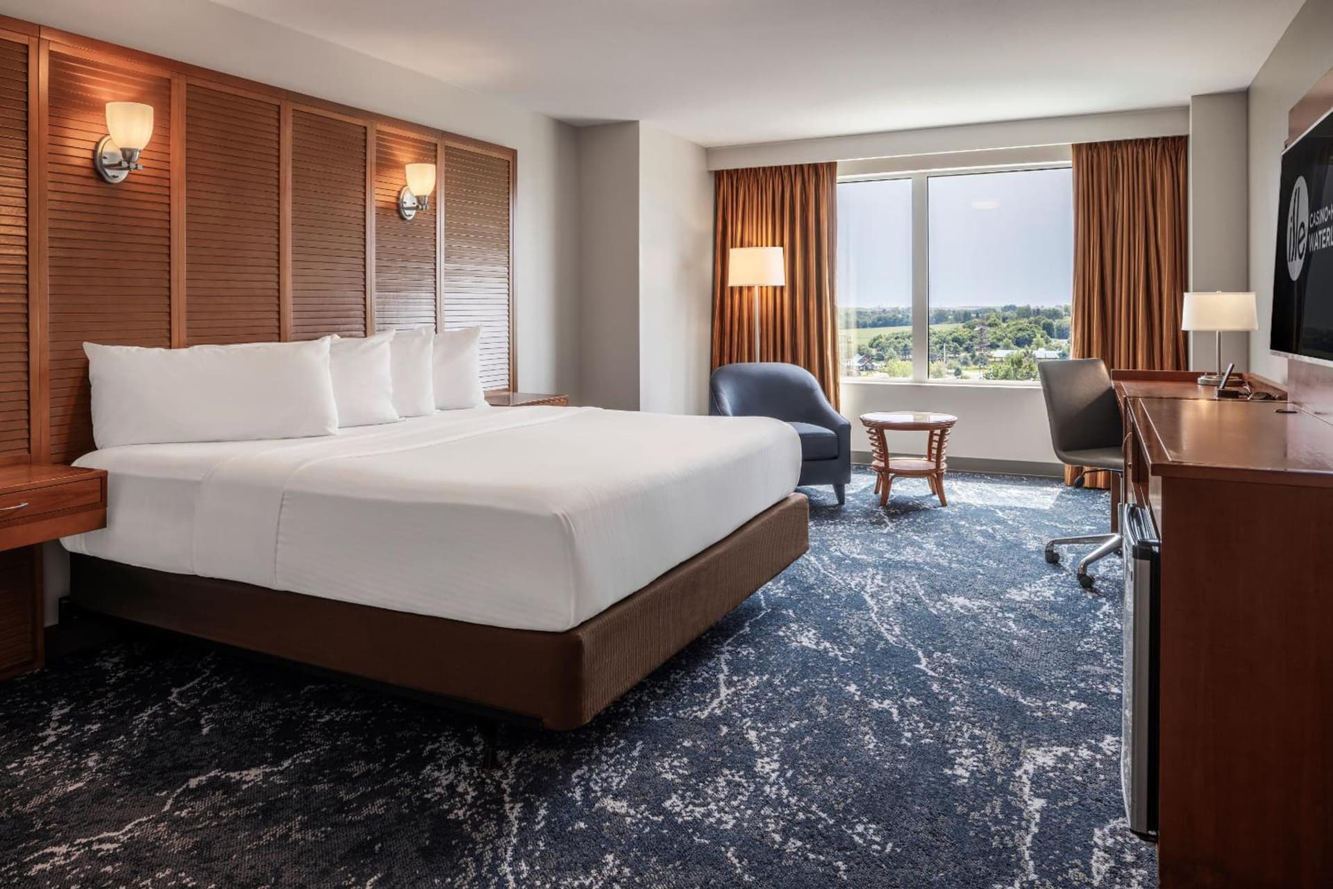 Isle Casino Hotel Waterloo, A Caesars Destination interior in Waterloo, IA — gallery photo 2