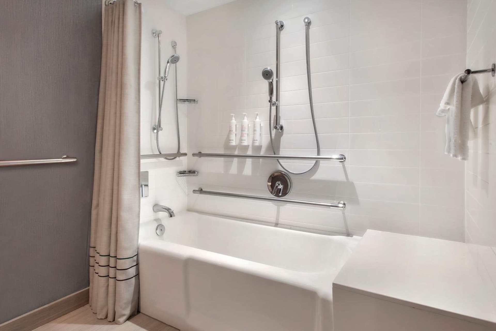Boston Marriott Burlington gallery photo in Burlington — image 35