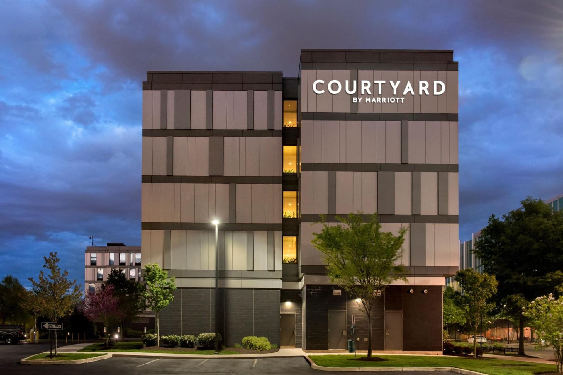 Courtyard by Marriott Philadelphia South at The Navy Yard interior in Philadelphia, PA — gallery photo 2