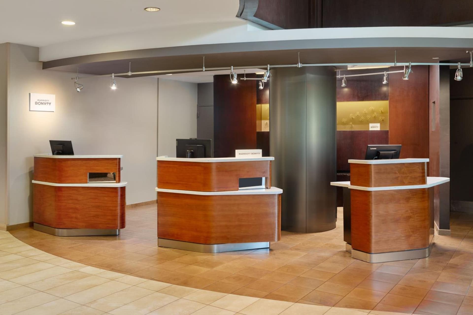 Courtyard Arlington Crystal City/Reagan National Airport property views in Arlington, VA — gallery photo 3