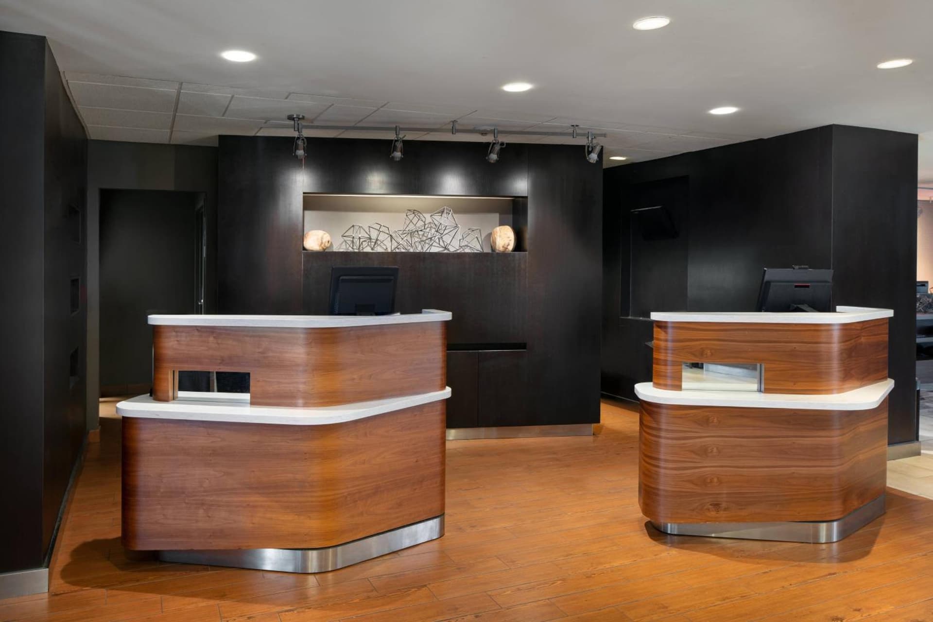 Courtyard by Marriott San Francisco Airport property views in San Bruno, CA — gallery photo 3