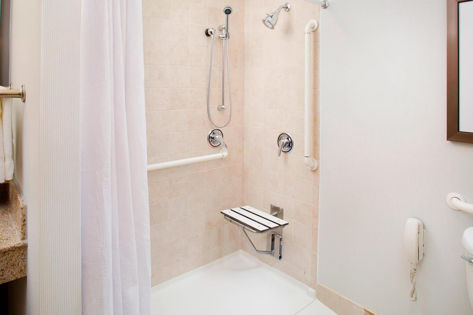 Courtyard by Marriott Roanoke Airport gallery photo in Roanoke, VA — image 28