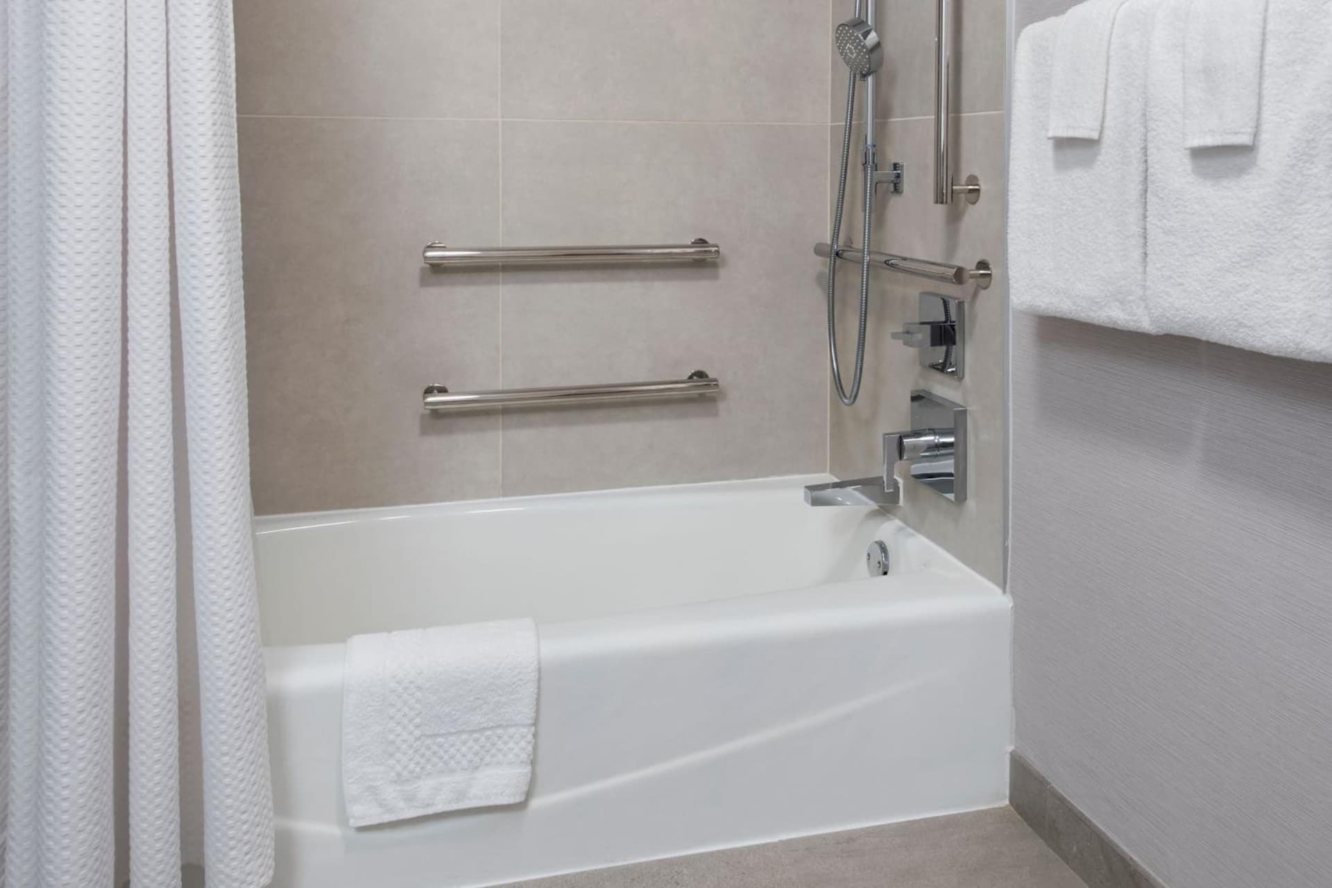 Courtyard by Marriott Tarrytown Westchester County gallery photo in Tarrytown, NY — image 29