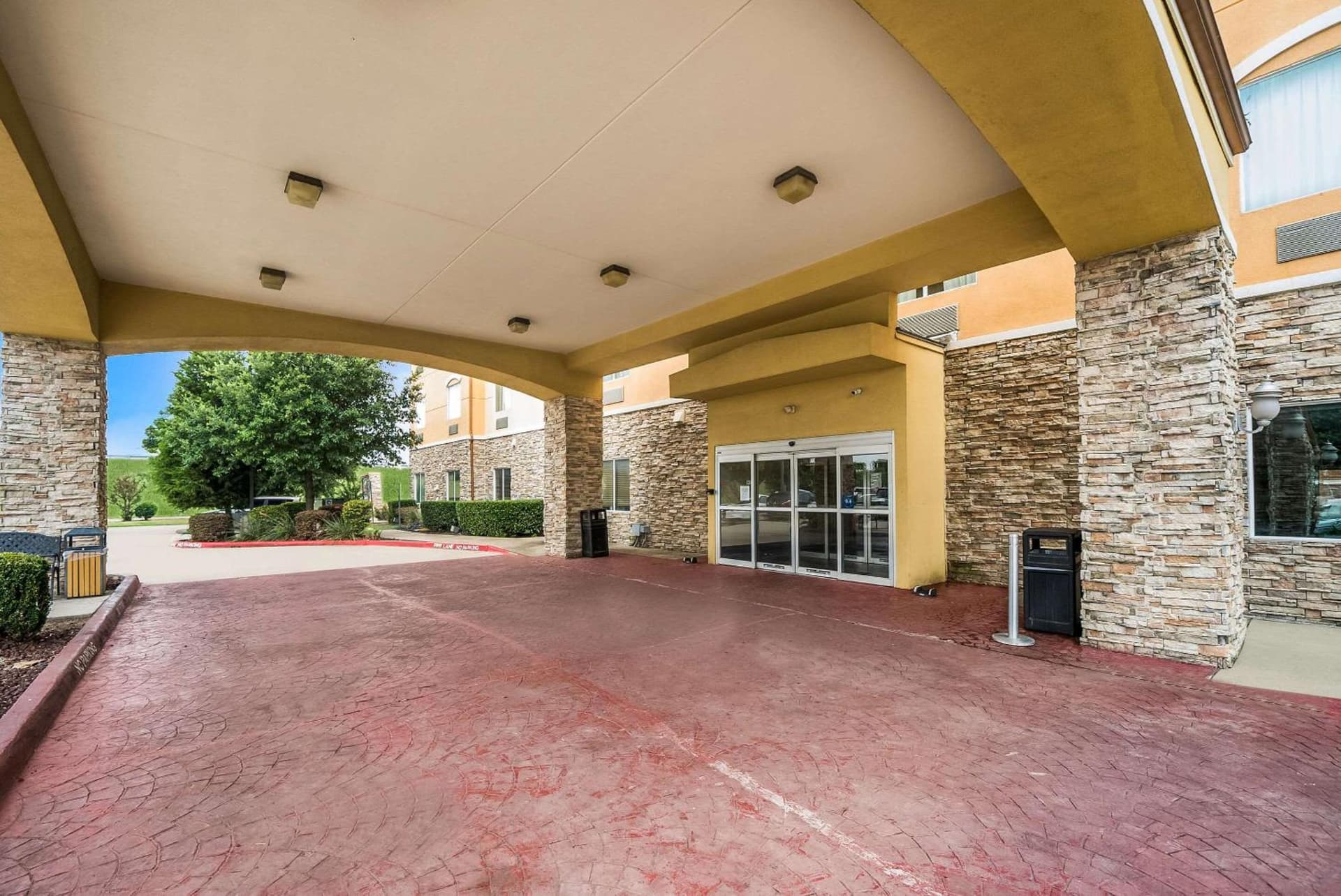 Comfort Suites Plano - Dallas North property views in Plano, TX — gallery photo 3