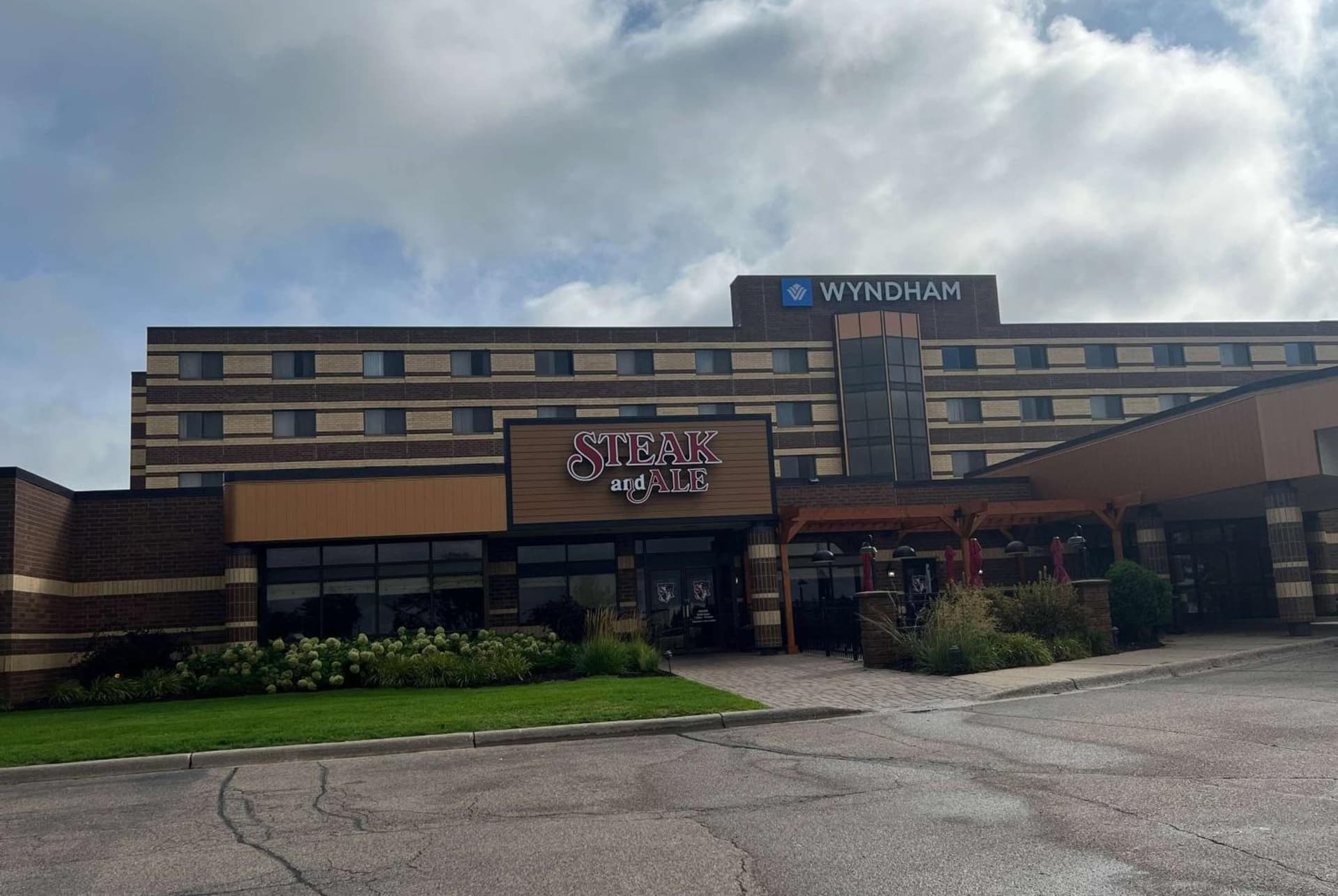 Wyndham Minneapolis South Burnsville featured exterior or lobby in Burnsville, MN — similar hotel
