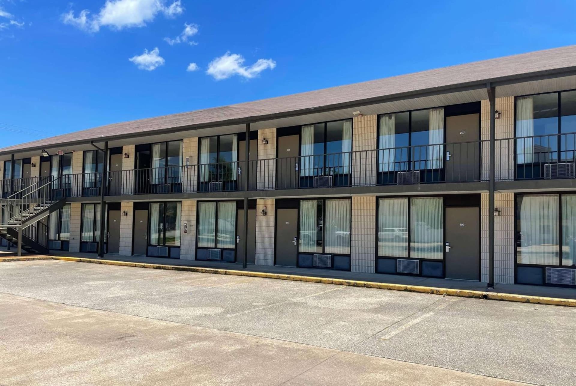 Ramada by Wyndham Branson Theatre District property views in Branson, MO — gallery photo 3