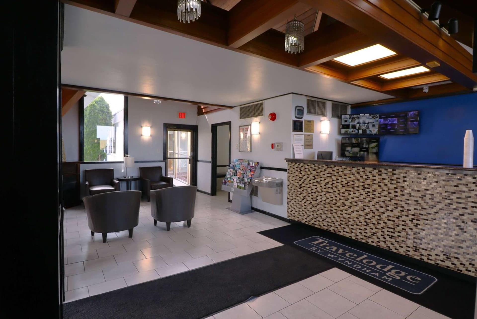 Travelodge by Wyndham Milwaukee property views in Milwaukee, WI — gallery photo 3