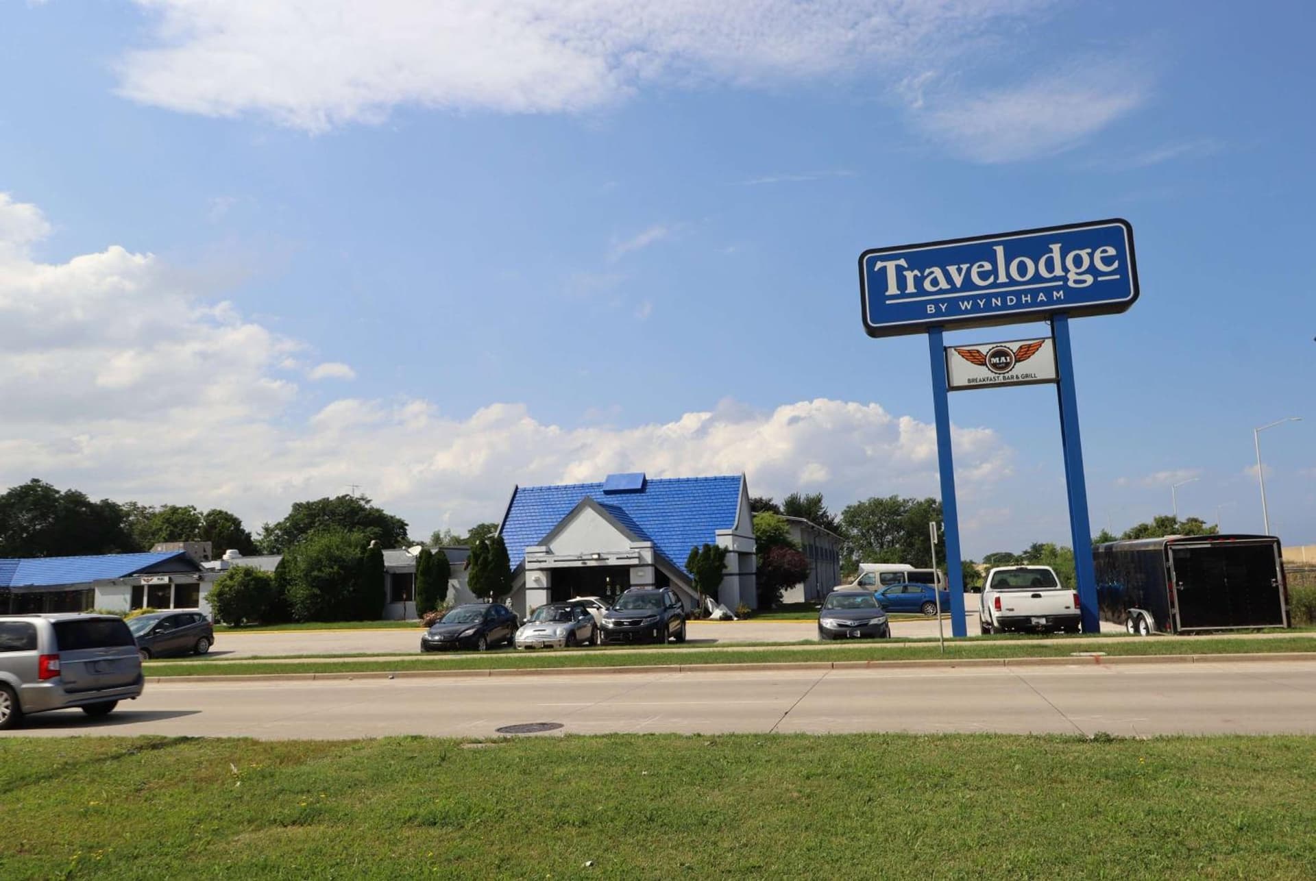 Travelodge by Wyndham Milwaukee interior in Milwaukee, WI — gallery photo 2