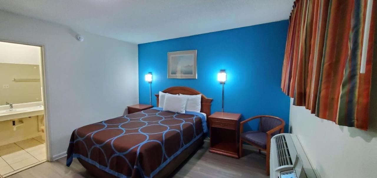 American Inn property views in Pratt, KS — gallery photo 3