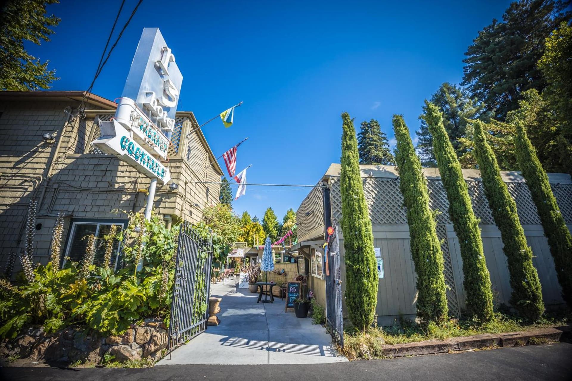 R3 Hotel LGBTQIA All Welcome Adults Only featured exterior or lobby in Guerneville, CA — similar hotel