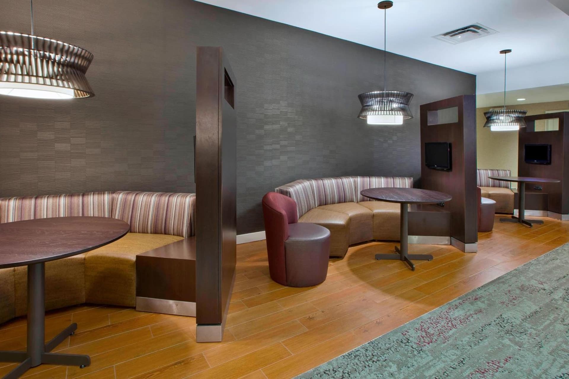 Courtyard by Marriott Somerset gallery photo in Somerset, NJ — image 5