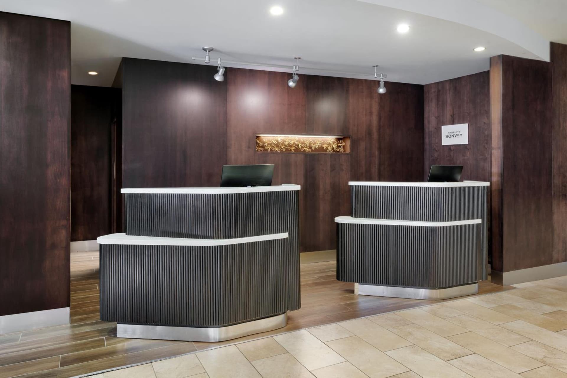Courtyard by Marriott Johnson City interior in Johnson City, TN — gallery photo 2